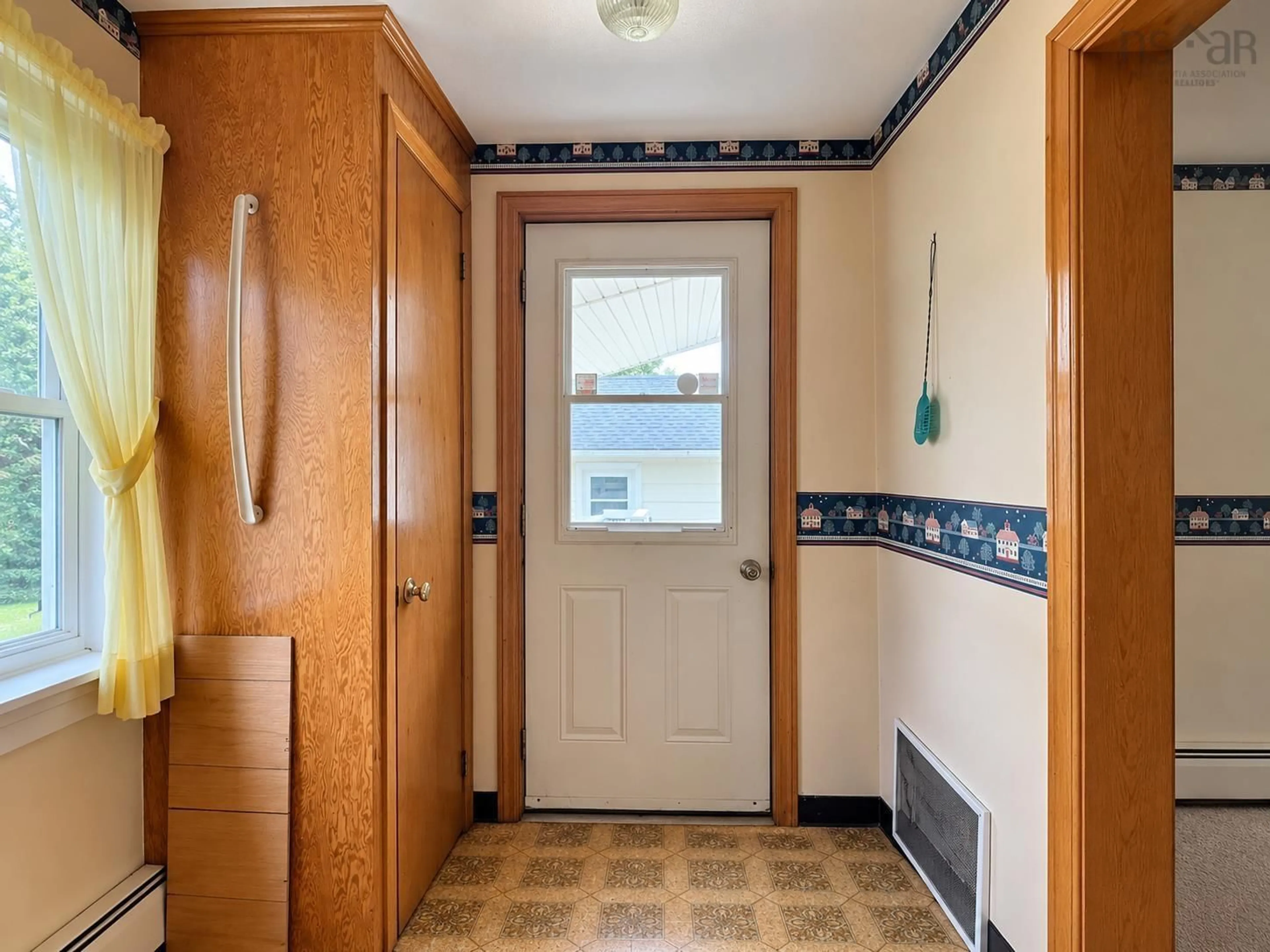Indoor entryway for 171 Falmouth Dyke Rd, Falmouth Nova Scotia B0P 1P0