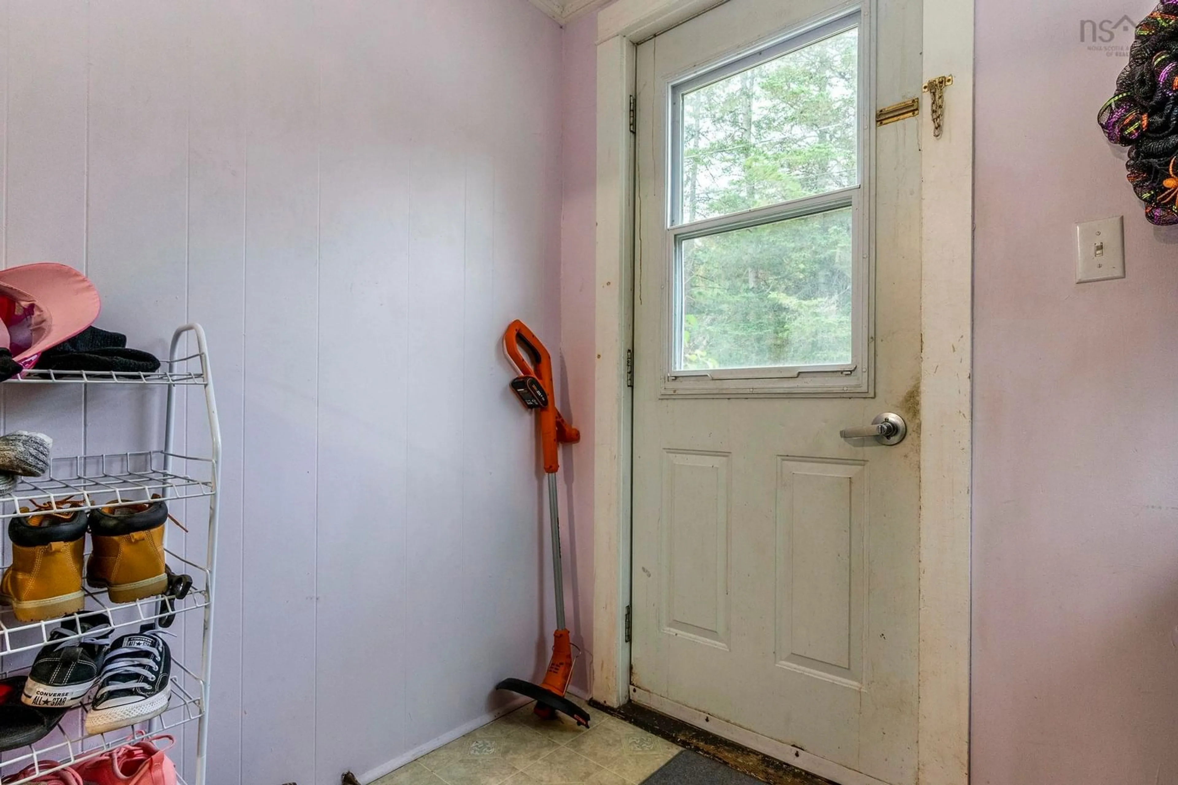 Indoor entryway for 639 Faculty Drive, Greenwood Nova Scotia B0P 1R0