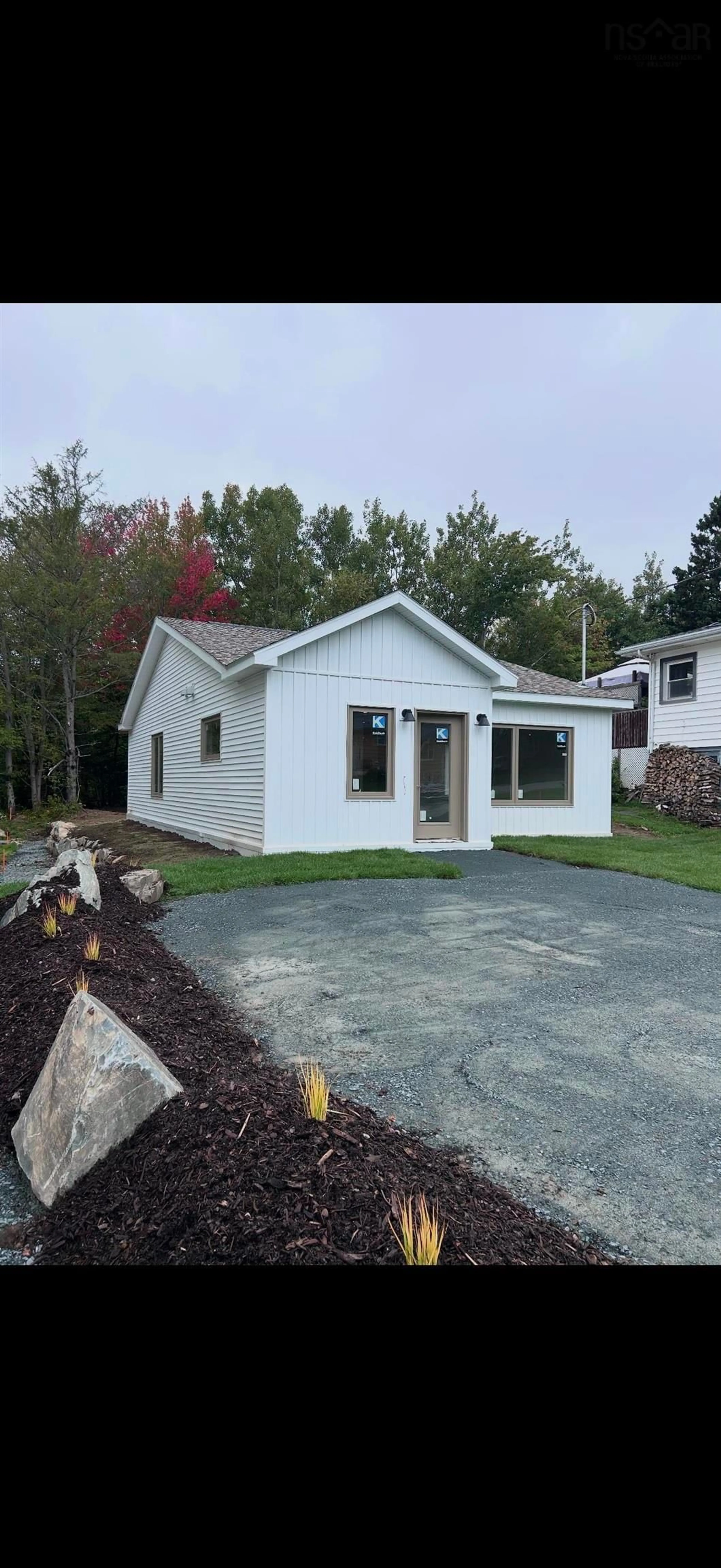 Home with vinyl exterior material, unknown for 33 Waynewood Dr, Dartmouth Nova Scotia B2W 1G1