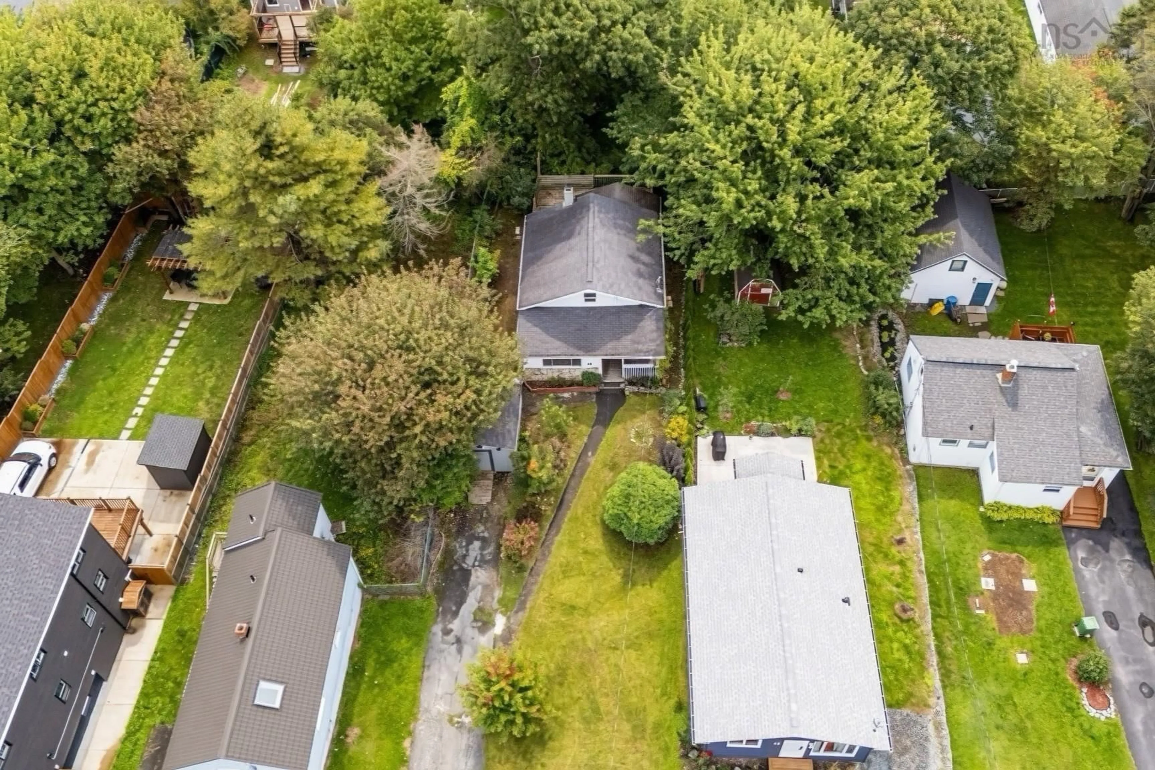 A pic from outside/outdoor area/front of a property/back of a property/a pic from drone, street for 44 Courtney Road, Dartmouth Nova Scotia B3A 4B8