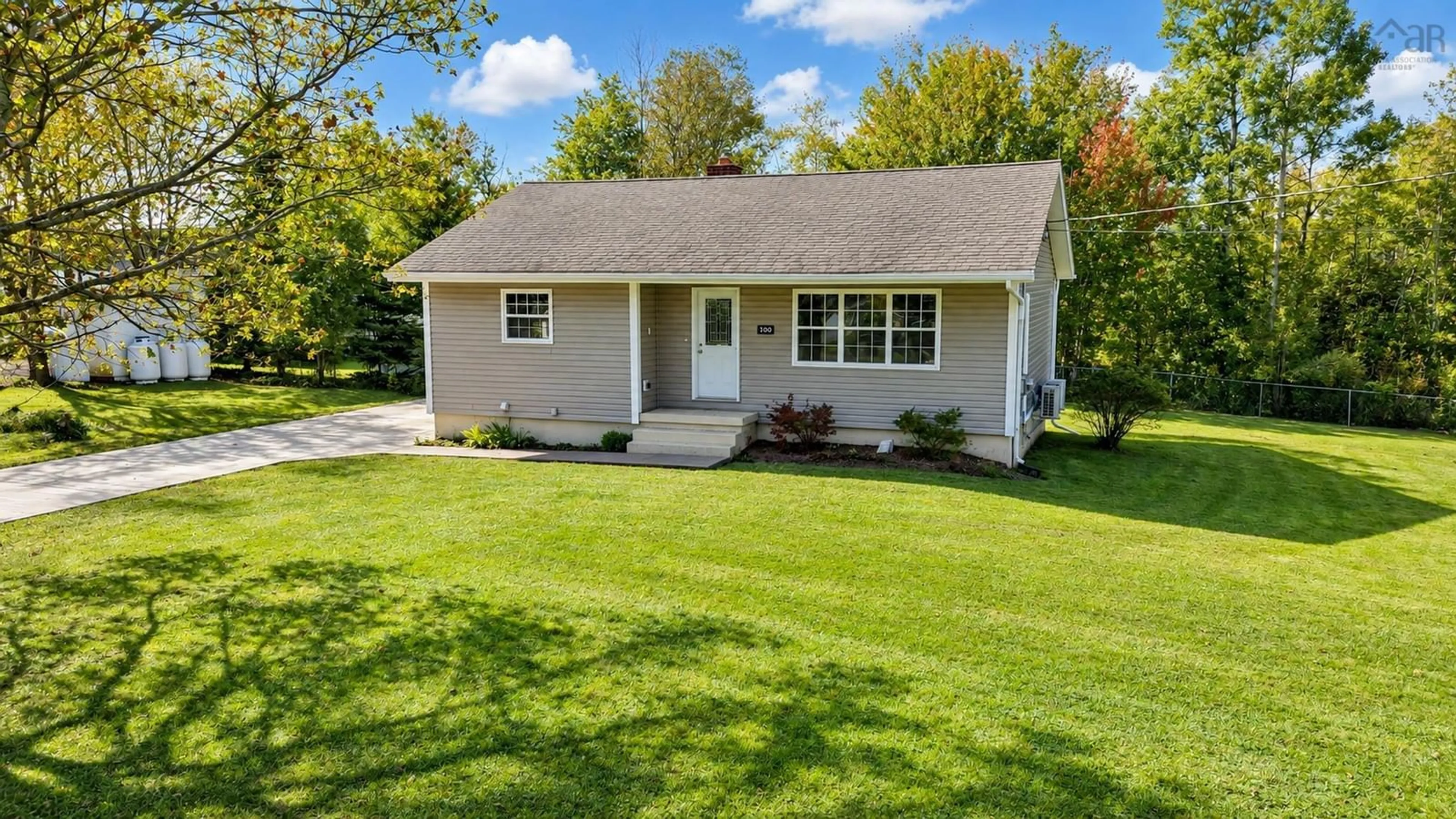 Home with vinyl exterior material, street for 100 High St, Stellarton Nova Scotia B0K 1S0