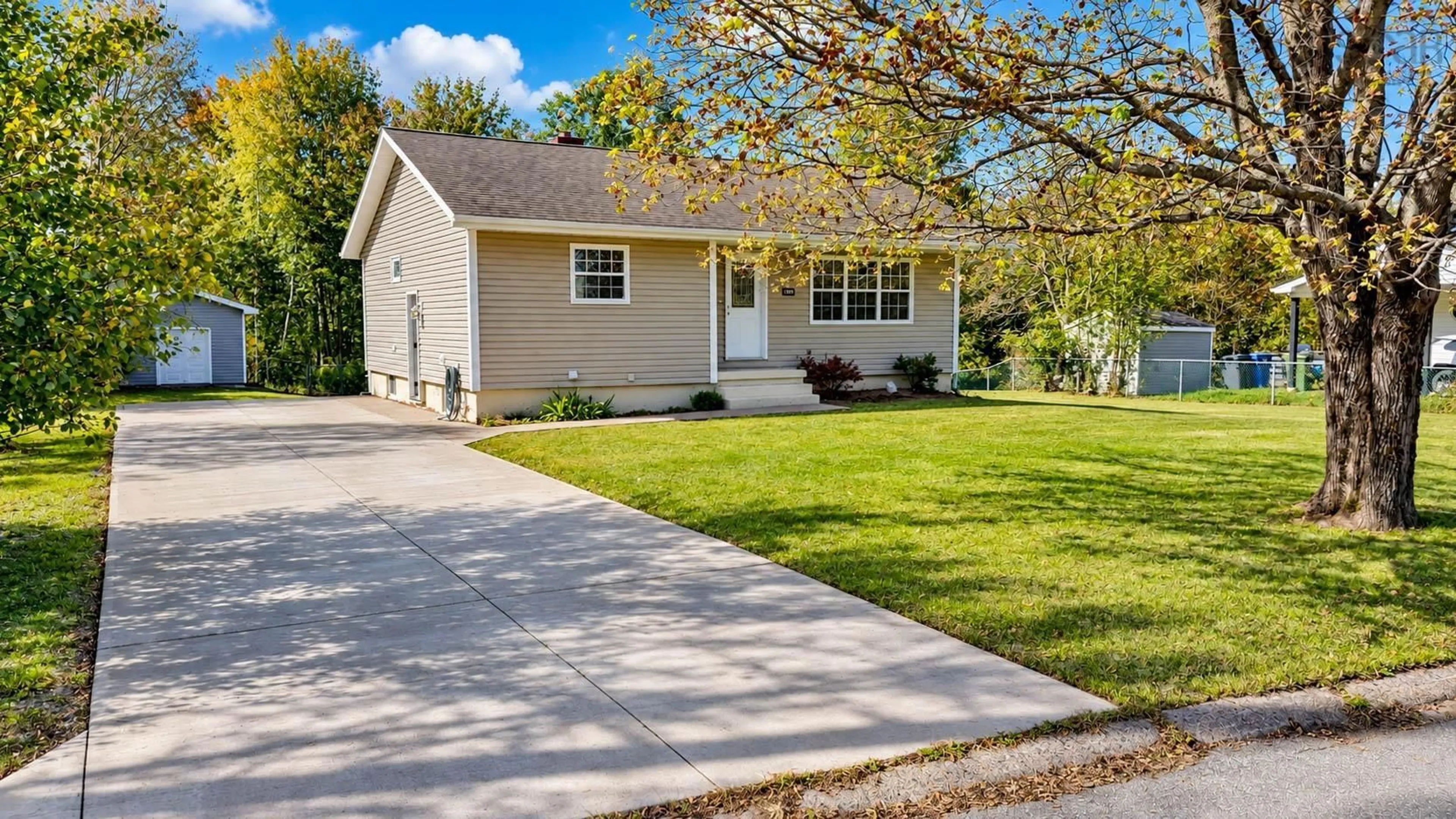 Home with vinyl exterior material, street for 100 High St, Stellarton Nova Scotia B0K 1S0
