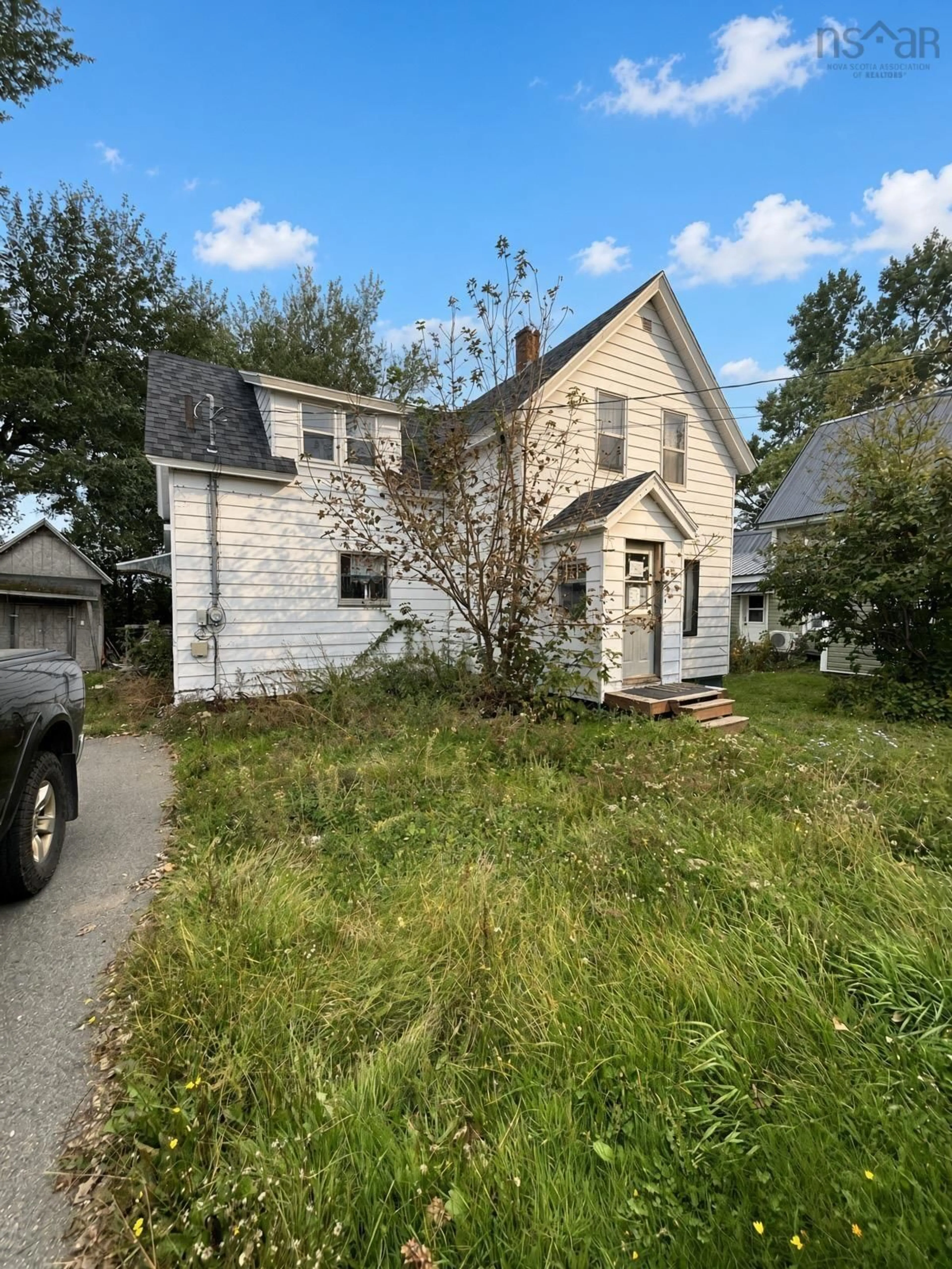 Home with vinyl exterior material, street for 9 Chapel Street, Springhill Nova Scotia B0M 1X0