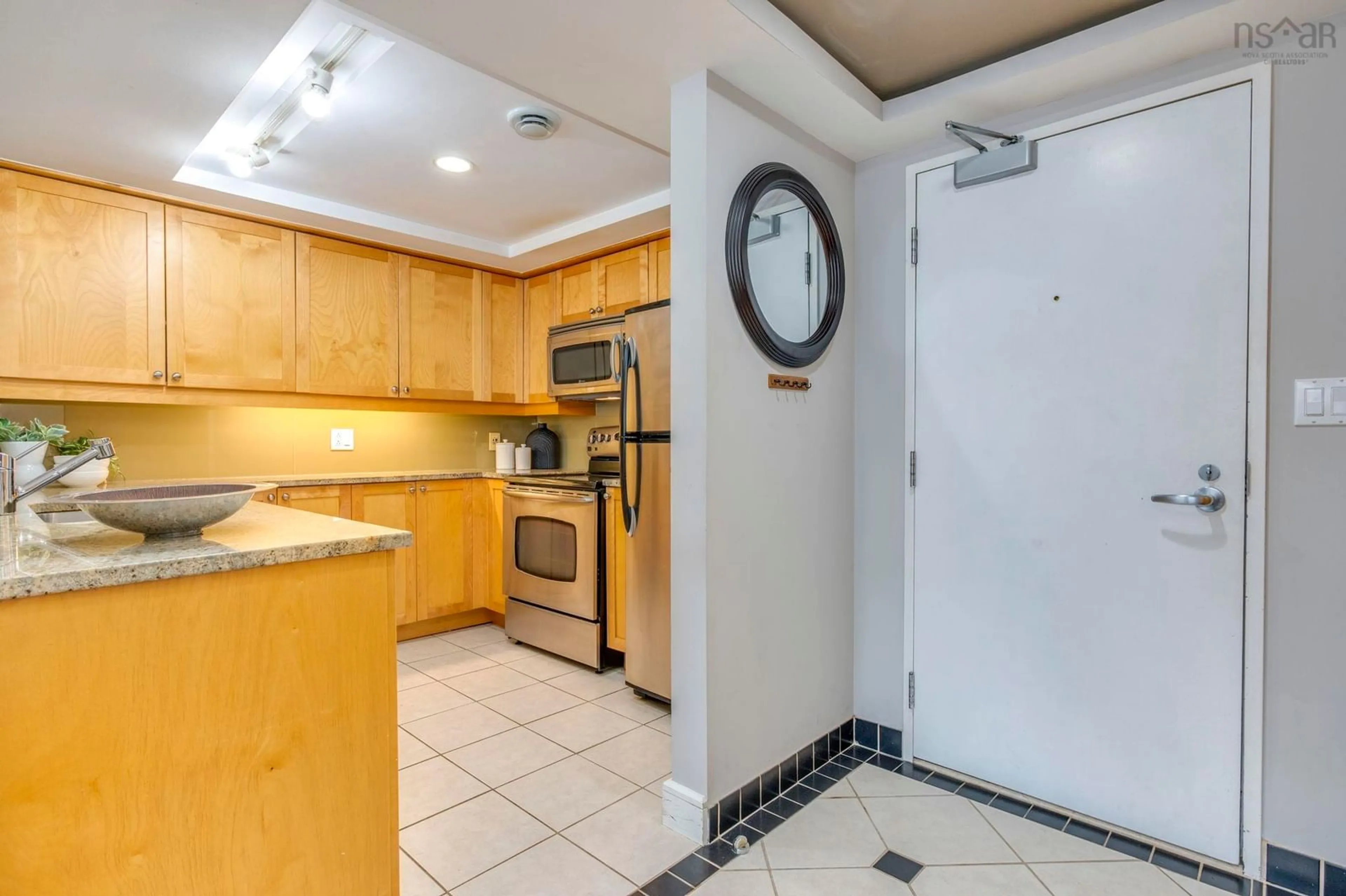 Standard kitchen, ceramic/tile floor for 1479 Lower Water St #519, Halifax Nova Scotia B3J 3Z3
