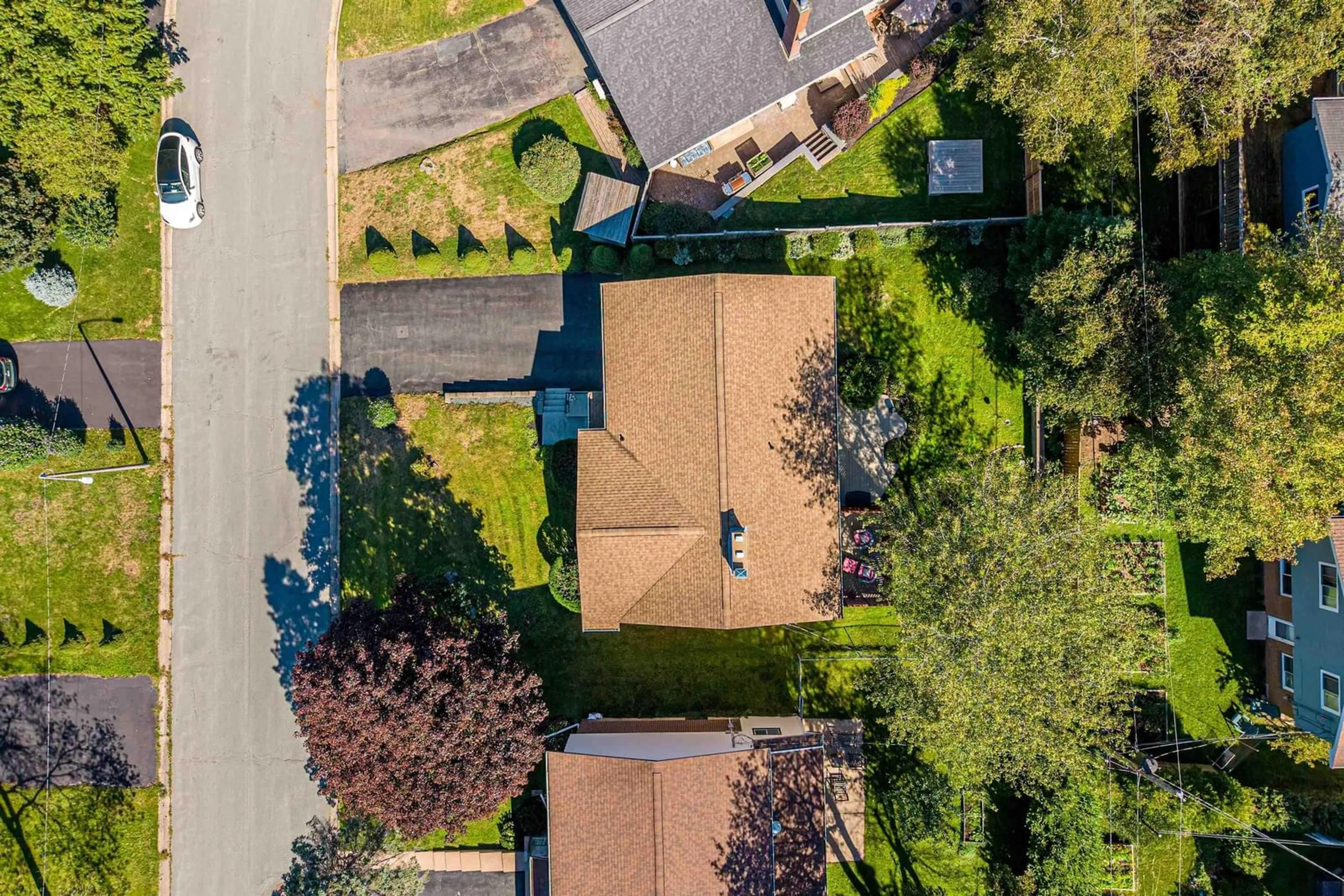 A pic from outside/outdoor area/front of a property/back of a property/a pic from drone, street for 18 Northcliffe Lane, Halifax Nova Scotia B3M 2Z6