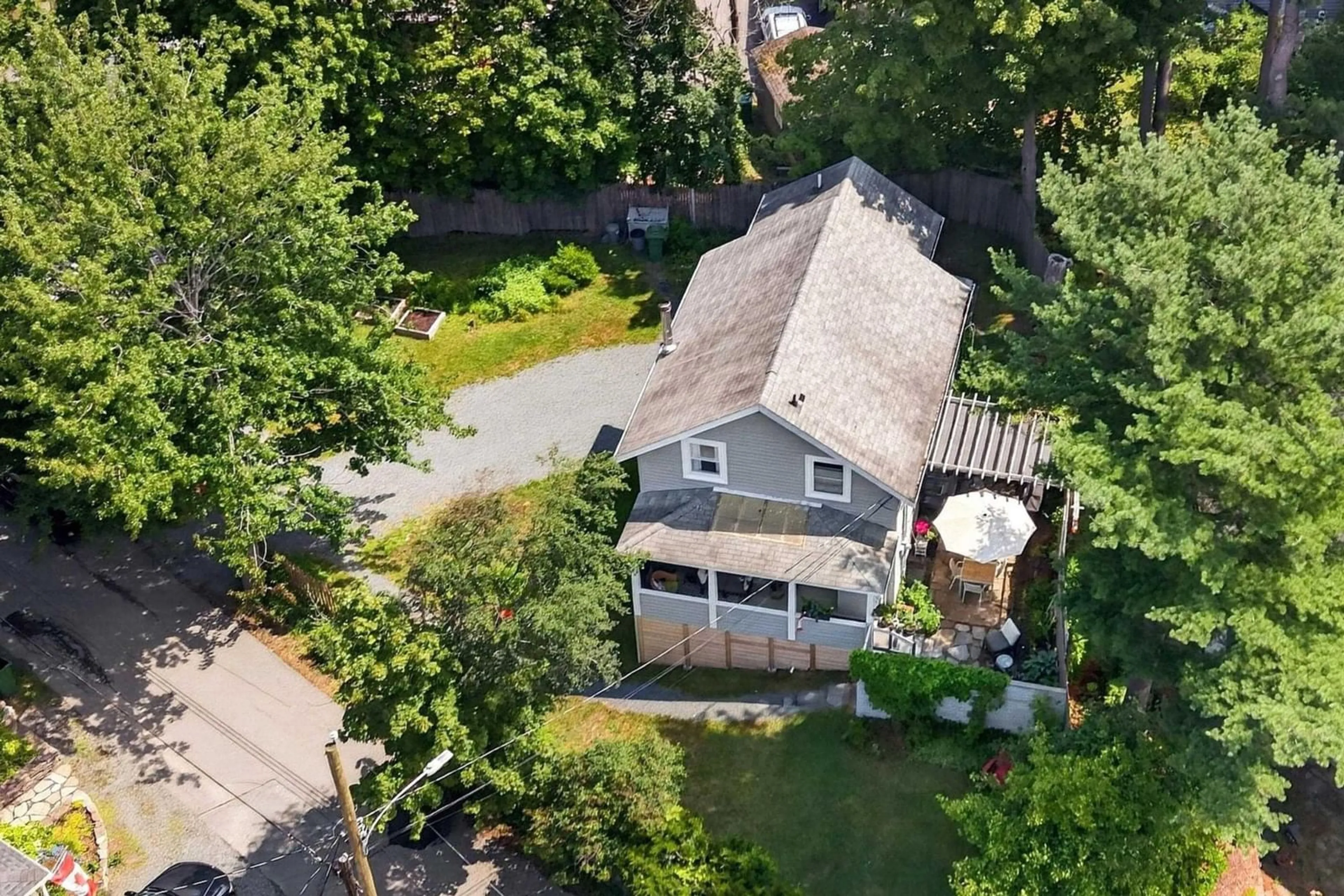 A pic from outside/outdoor area/front of a property/back of a property/a pic from drone, street for 10 Braeburn Rd, Halifax Nova Scotia B3N 1C2