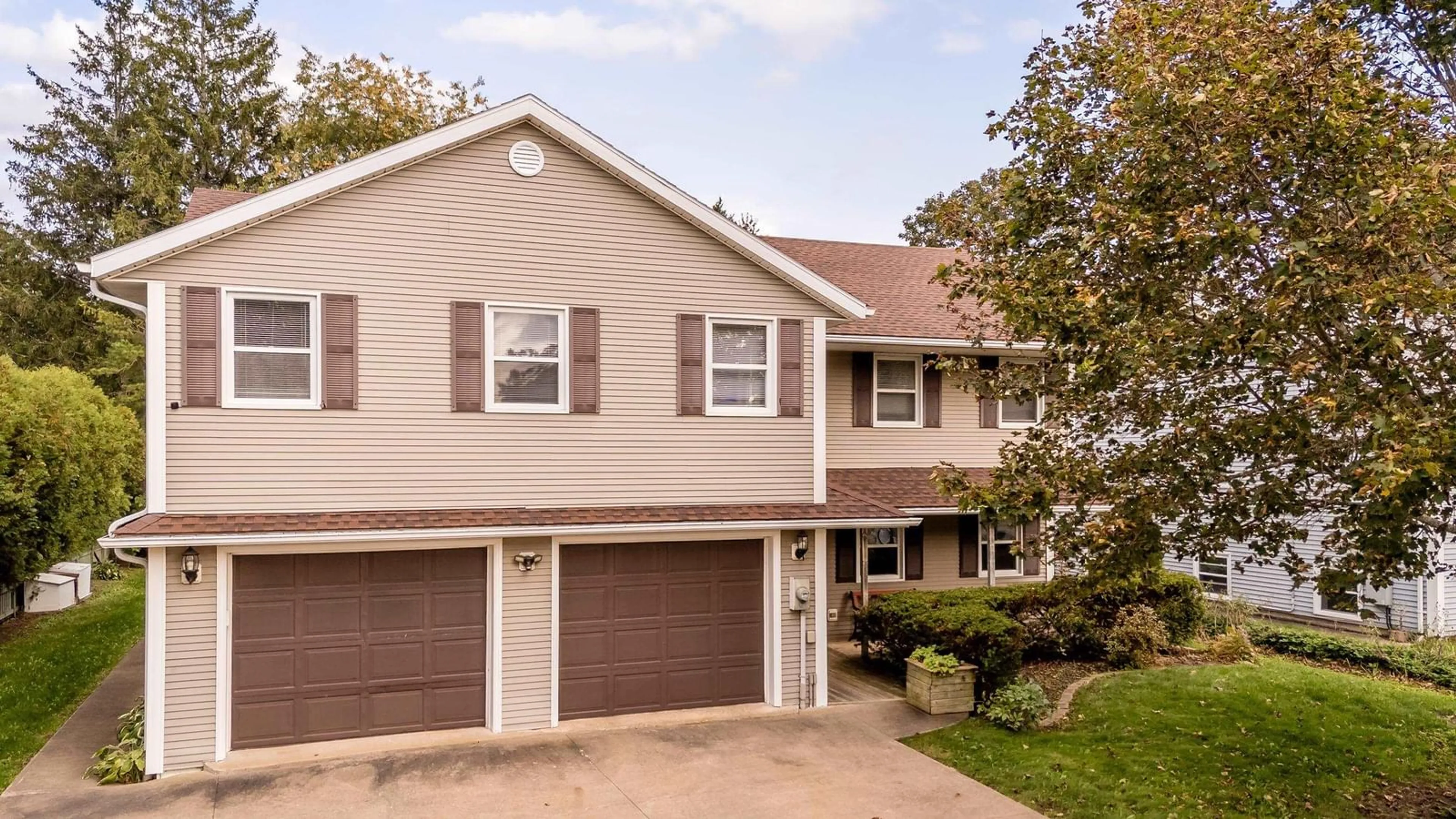 Home with vinyl exterior material, street for 11 Robie Tufts Dr, Wolfville Nova Scotia B4P 1E7