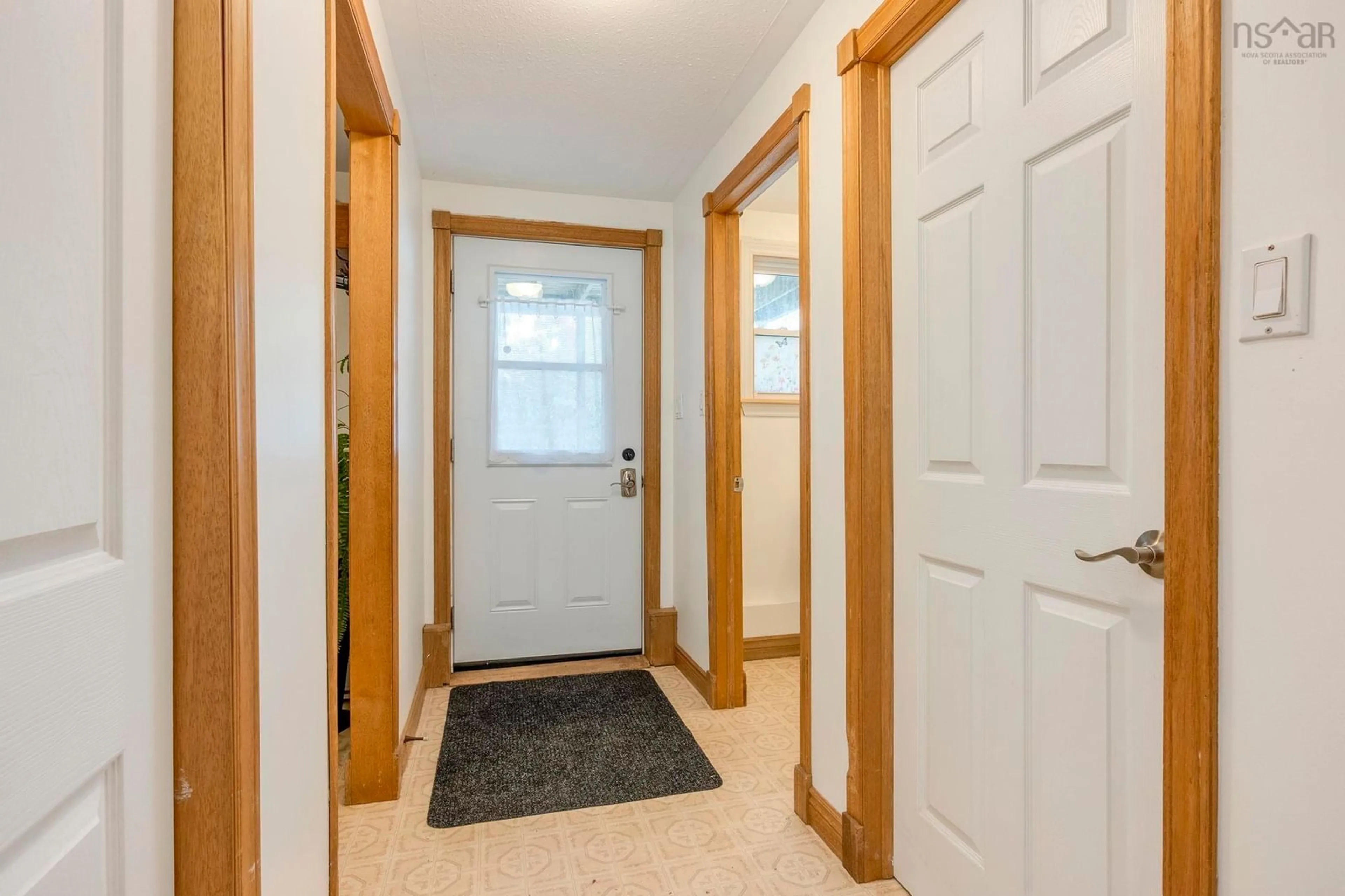 Indoor entryway for 9147 201 Hwy, Nictaux Nova Scotia B0S 1P0