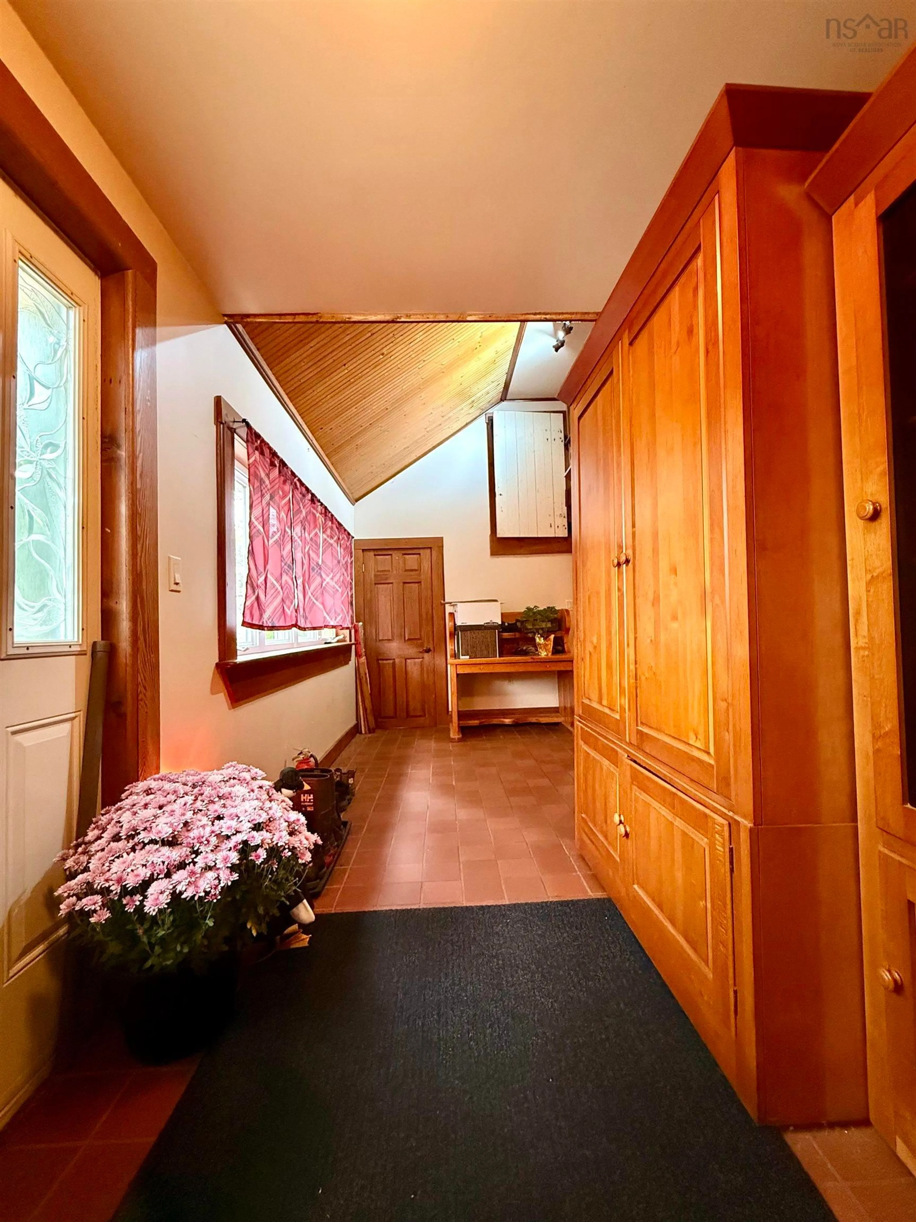 Indoor foyer for 13 Wolsley St, Springhill Nova Scotia B0M 1X0