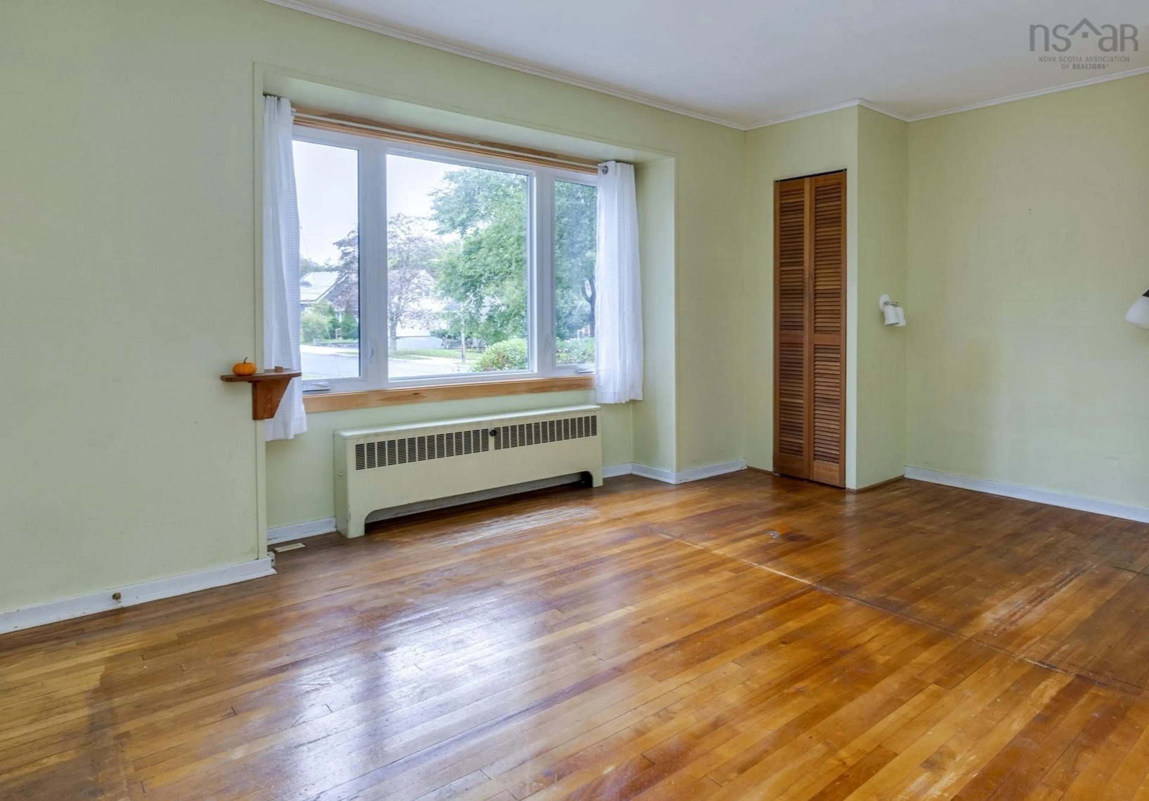 A pic of a room for 6980 Cook Avenue, Halifax Nova Scotia B3L 2K1