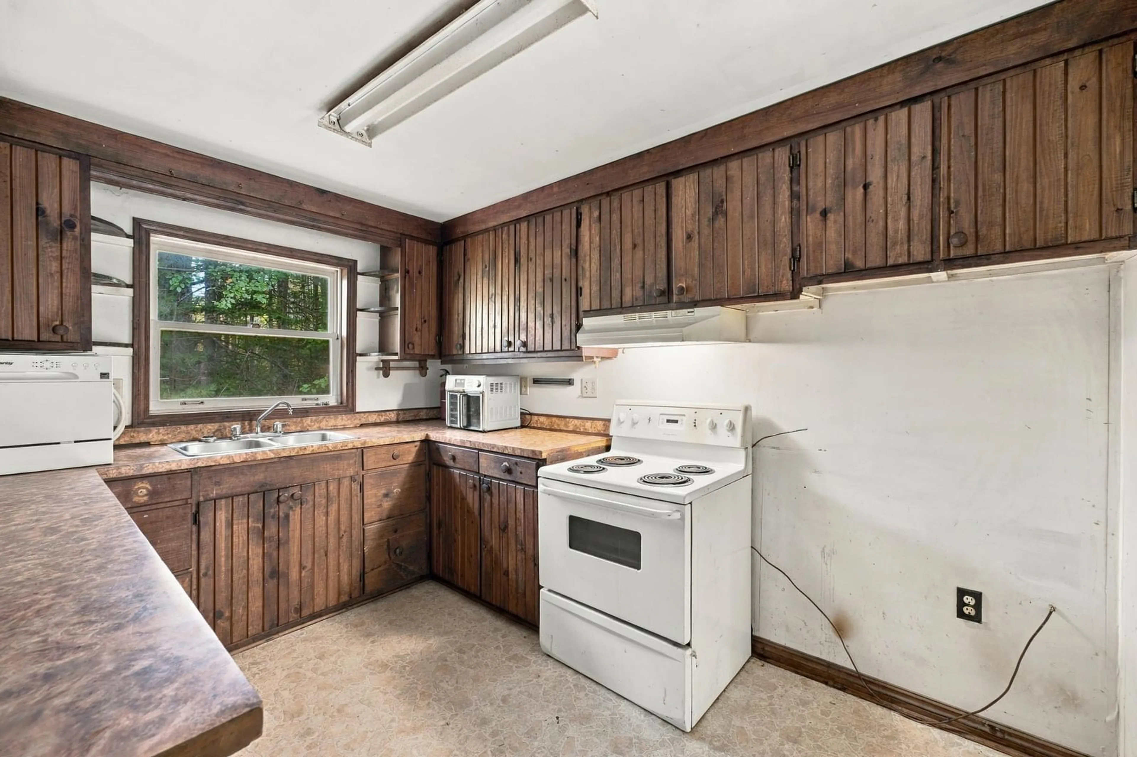 Standard kitchen, unknown for 12361 Highway 8, Kempt Nova Scotia B0T 1B0