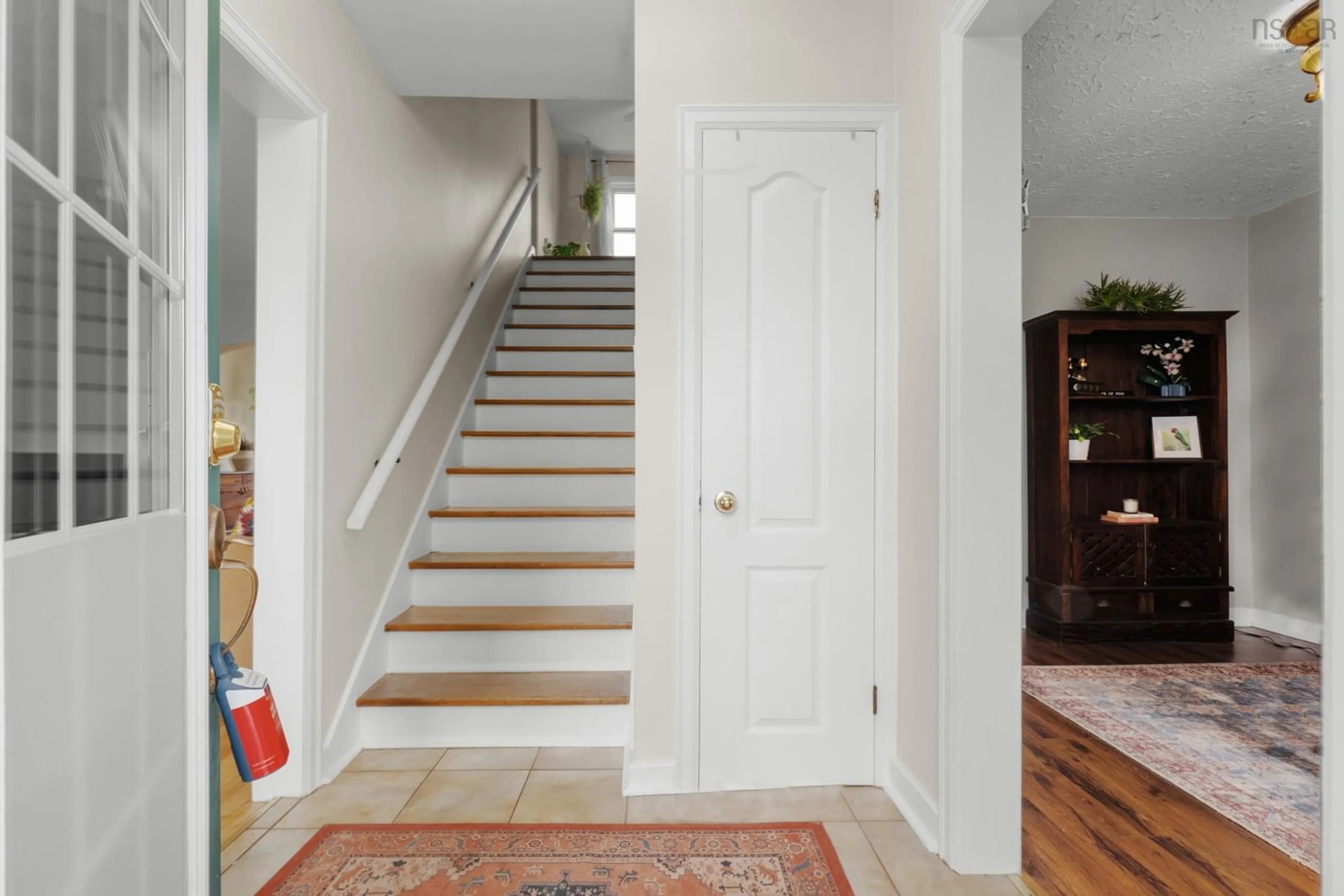 Indoor entryway for 35 Arvida Ave, Halifax Nova Scotia B3R 1K7
