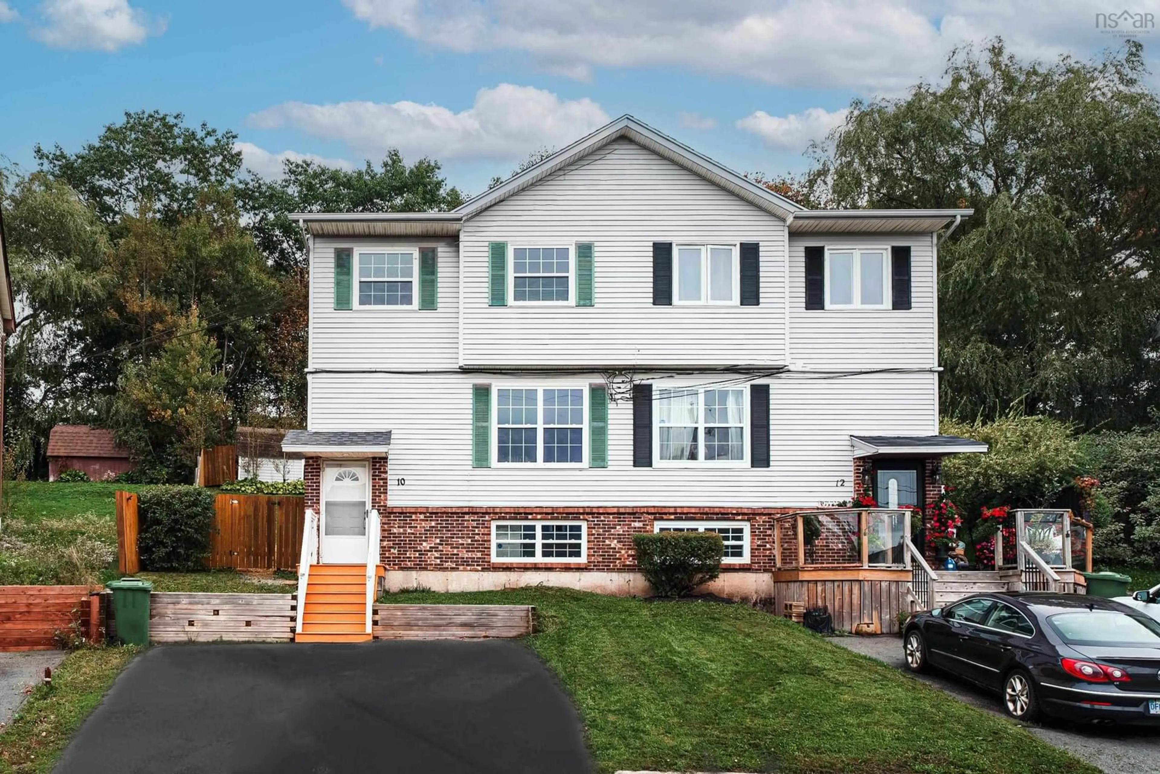 Home with vinyl exterior material, street for 10 Florence Place Crt, Lower Sackville Nova Scotia B4C 3X2