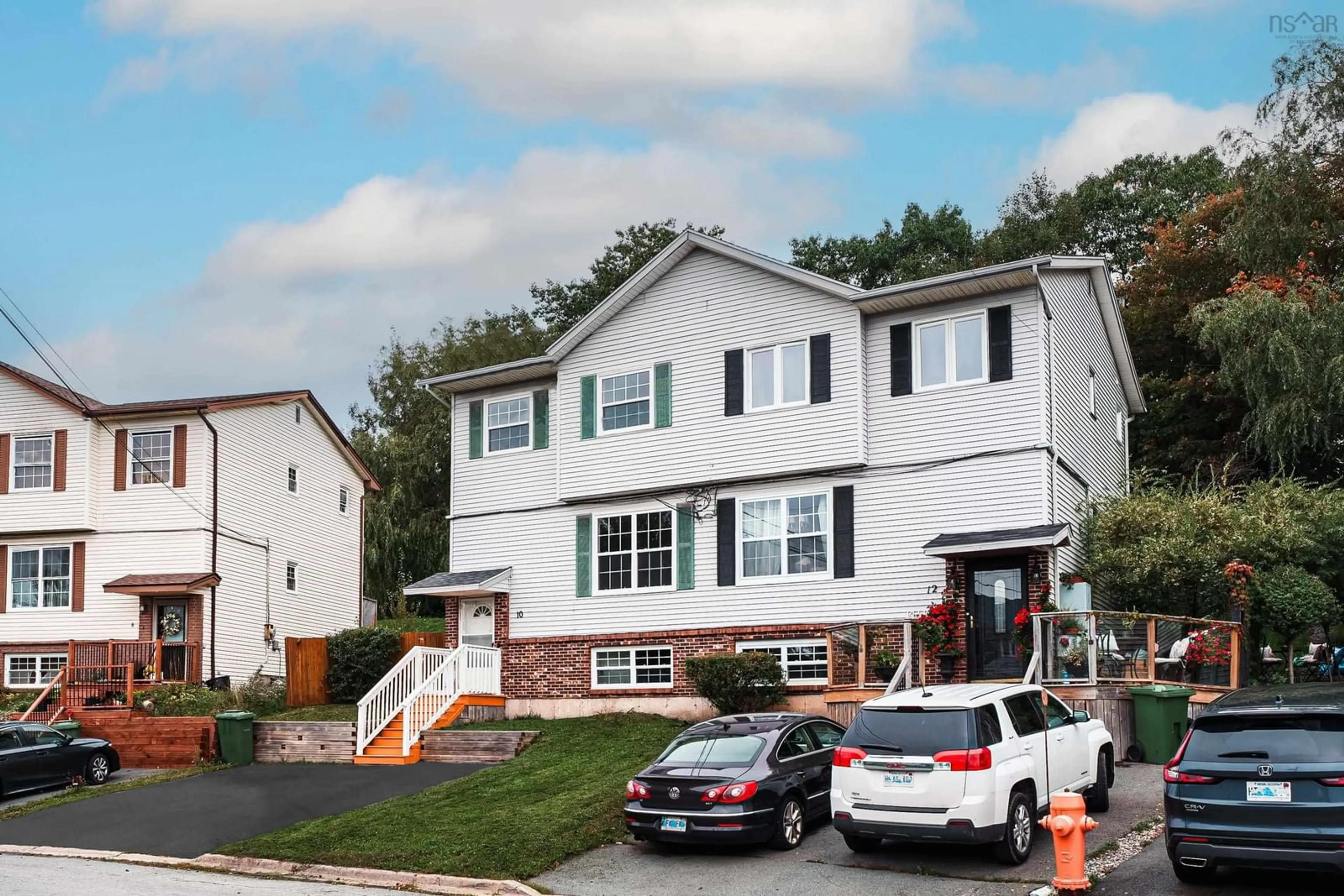 Home with vinyl exterior material, street for 10 Florence Place Crt, Lower Sackville Nova Scotia B4C 3X2