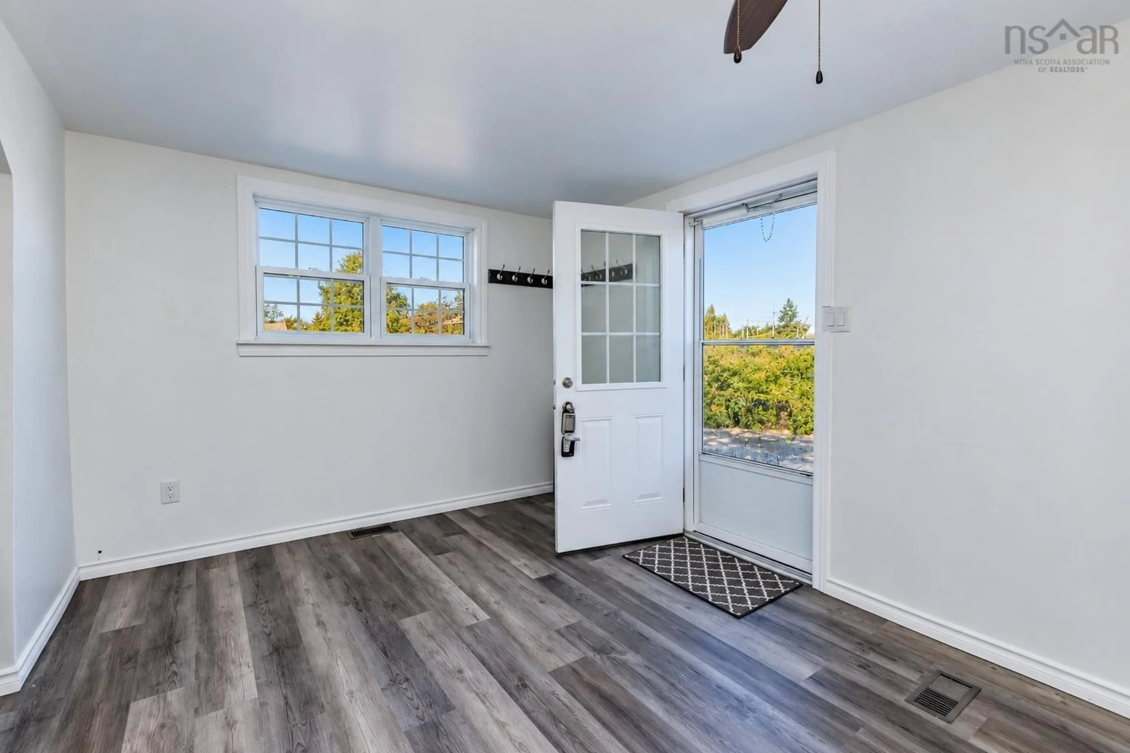 Indoor entryway for 142 Maloney St, Sydney Nova Scotia B1N 2C8