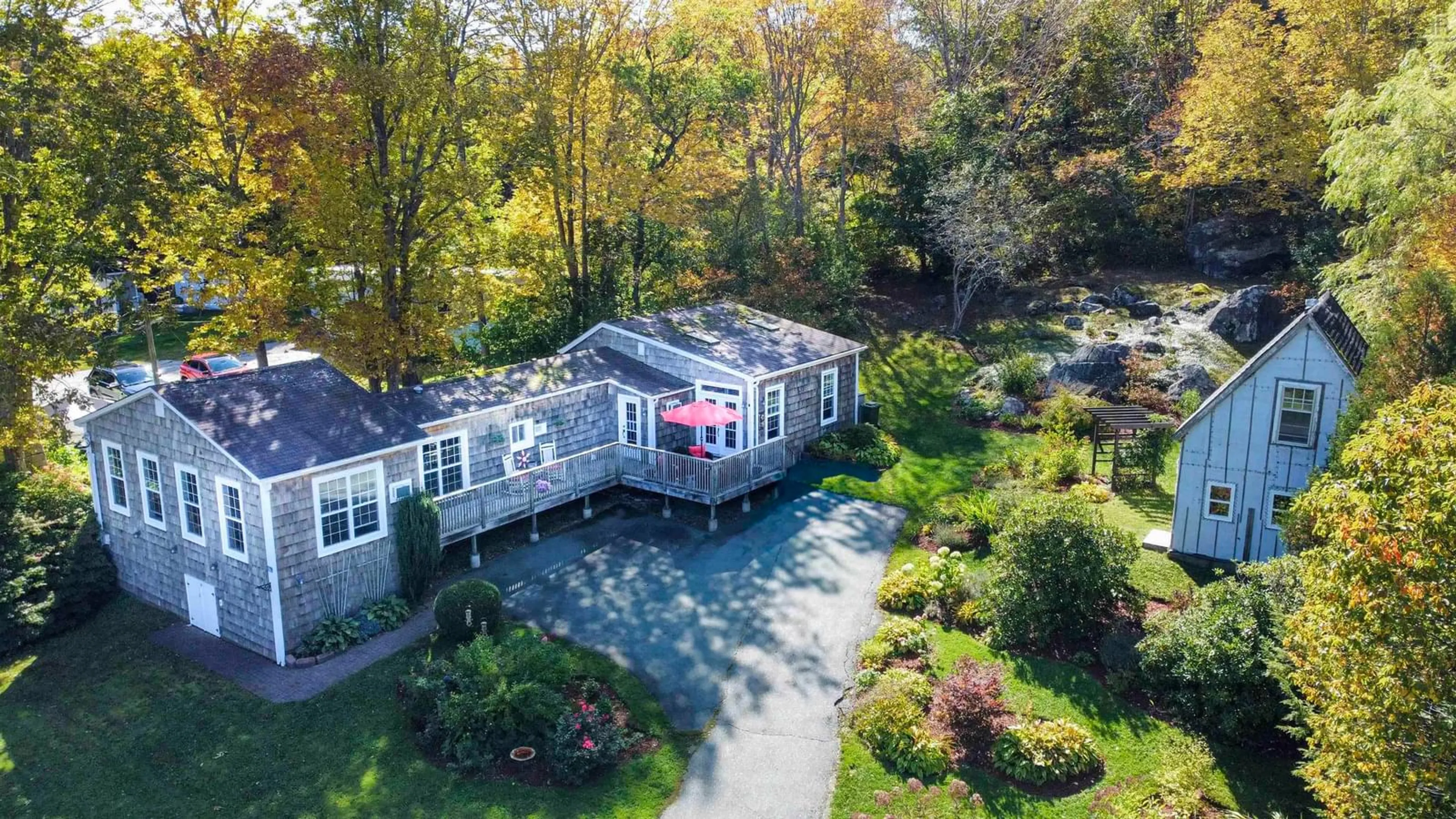 A pic from outside/outdoor area/front of a property/back of a property/a pic from drone, water/lake/river/ocean view for 86 West St, Milton Nova Scotia B0T 1P0