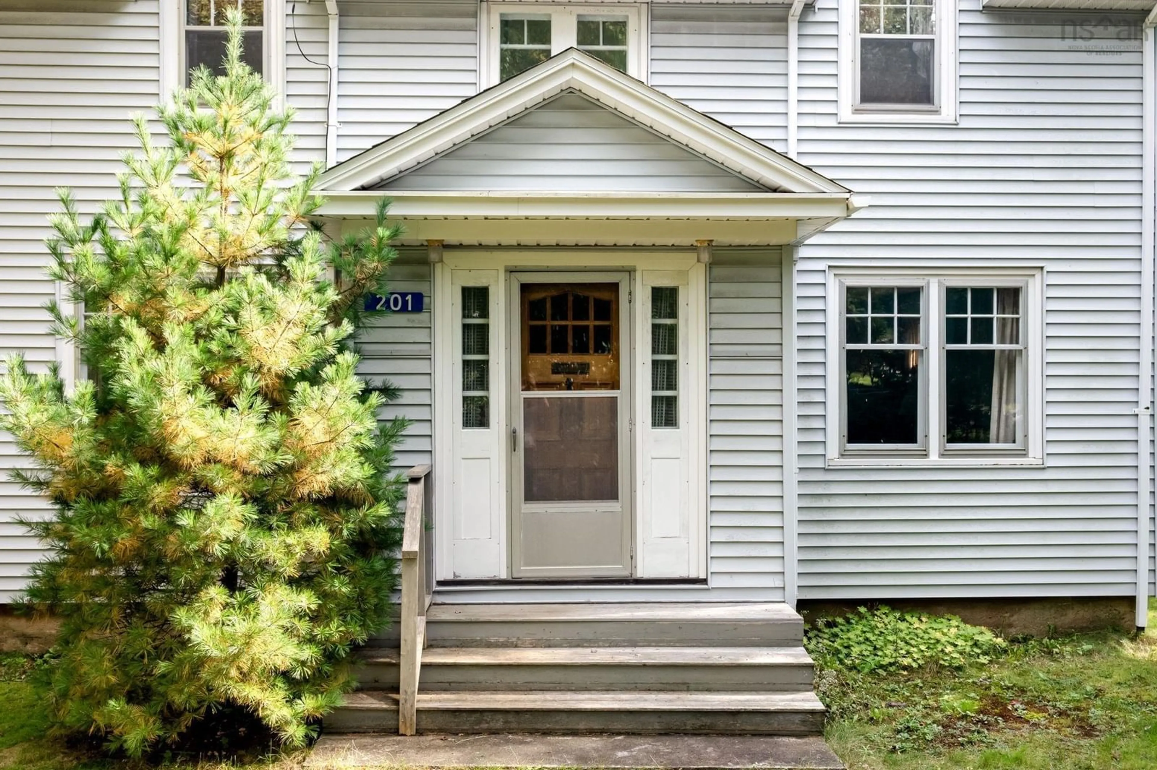 Home with vinyl exterior material, street for 201 High St, Bedford Nova Scotia B4A 1M7