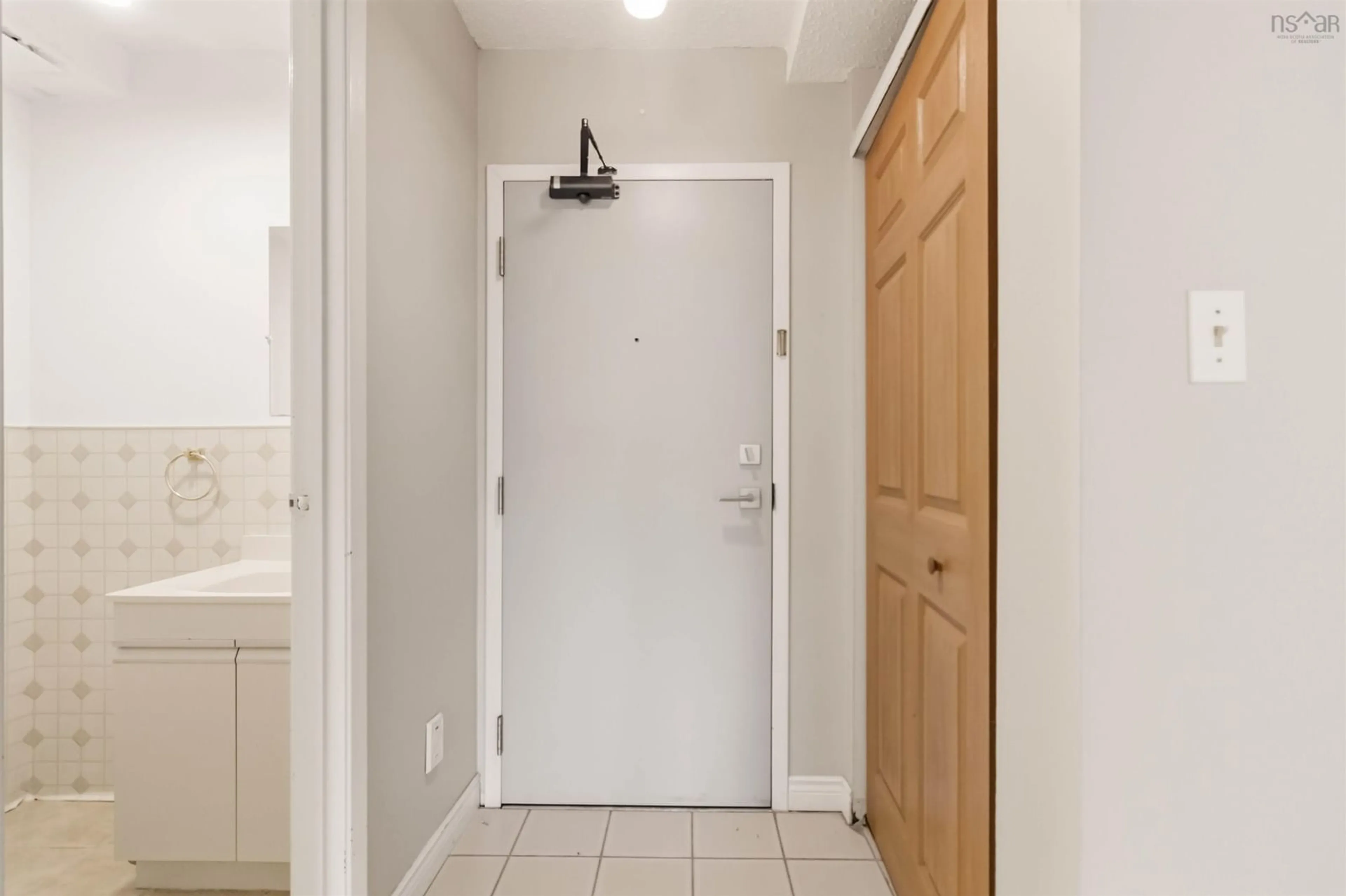 Indoor entryway for 15 Knightsridge Dr #303, Halifax Nova Scotia B3M 3S9
