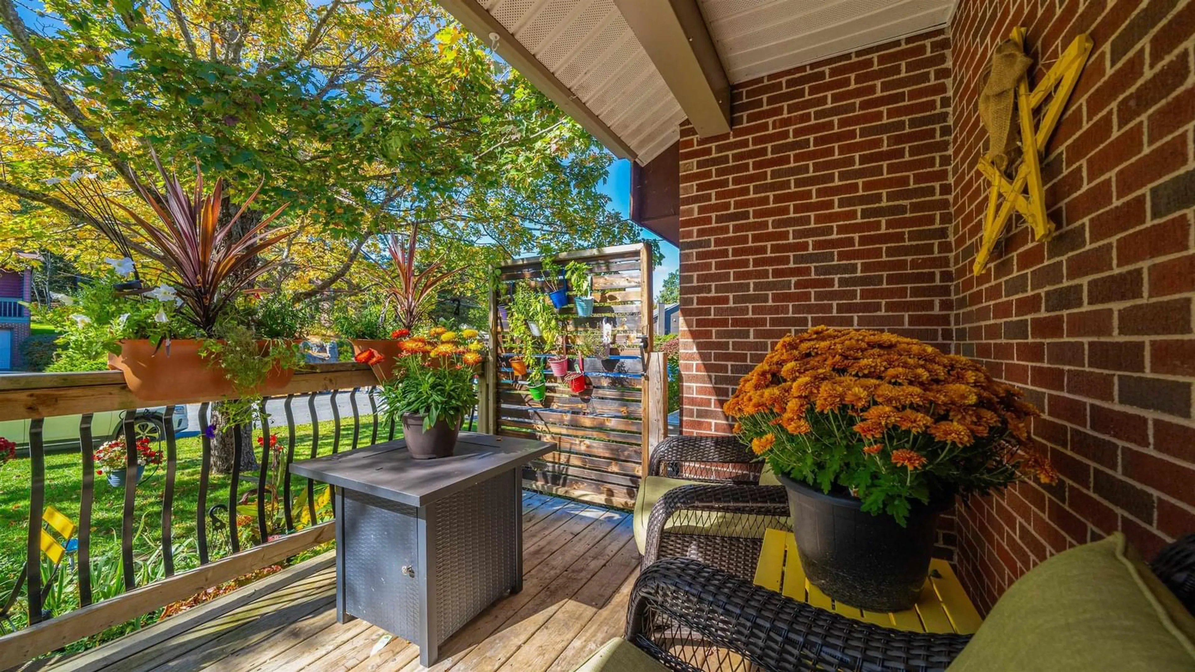Patio, street for 40 Walden Pl, Bedford Nova Scotia B4A 1H6