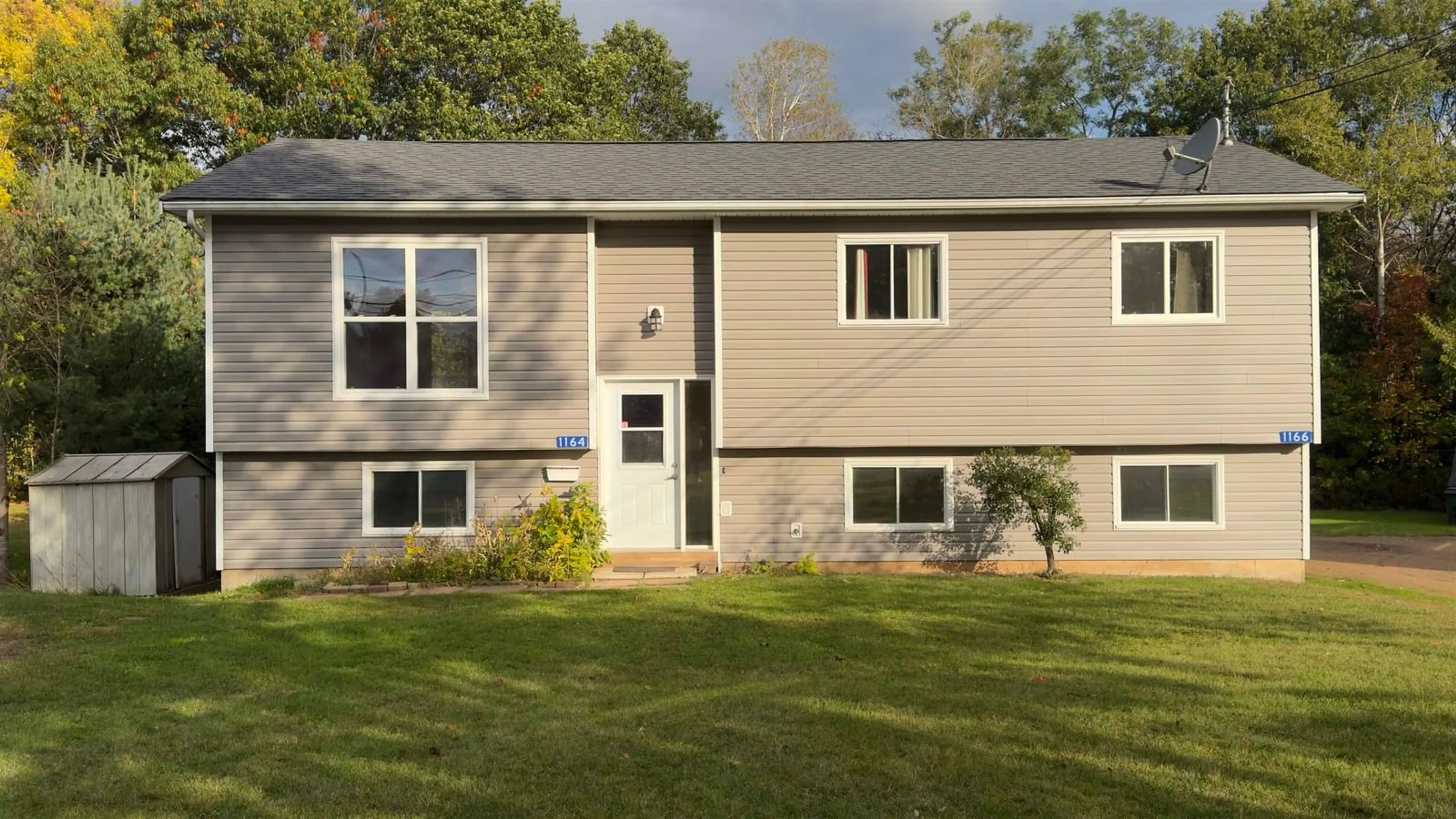 Home with vinyl exterior material, street for 1164 & 1166 Giffin Crt, North Kentville Nova Scotia B4N 1A1