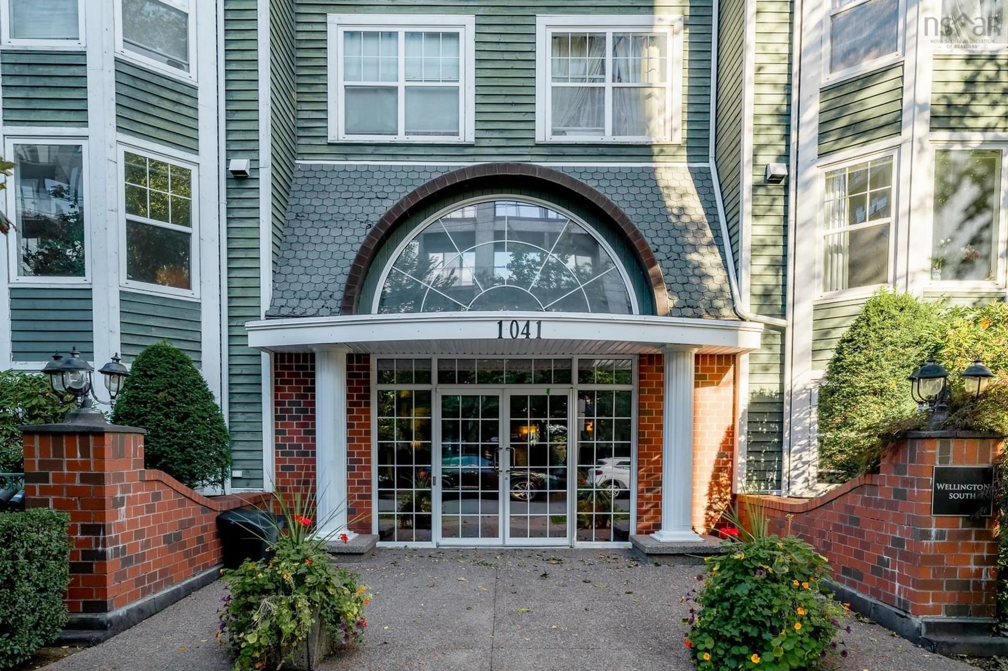 Indoor foyer for 1041 Wellington St #206, Halifax Nova Scotia B3H 4P5