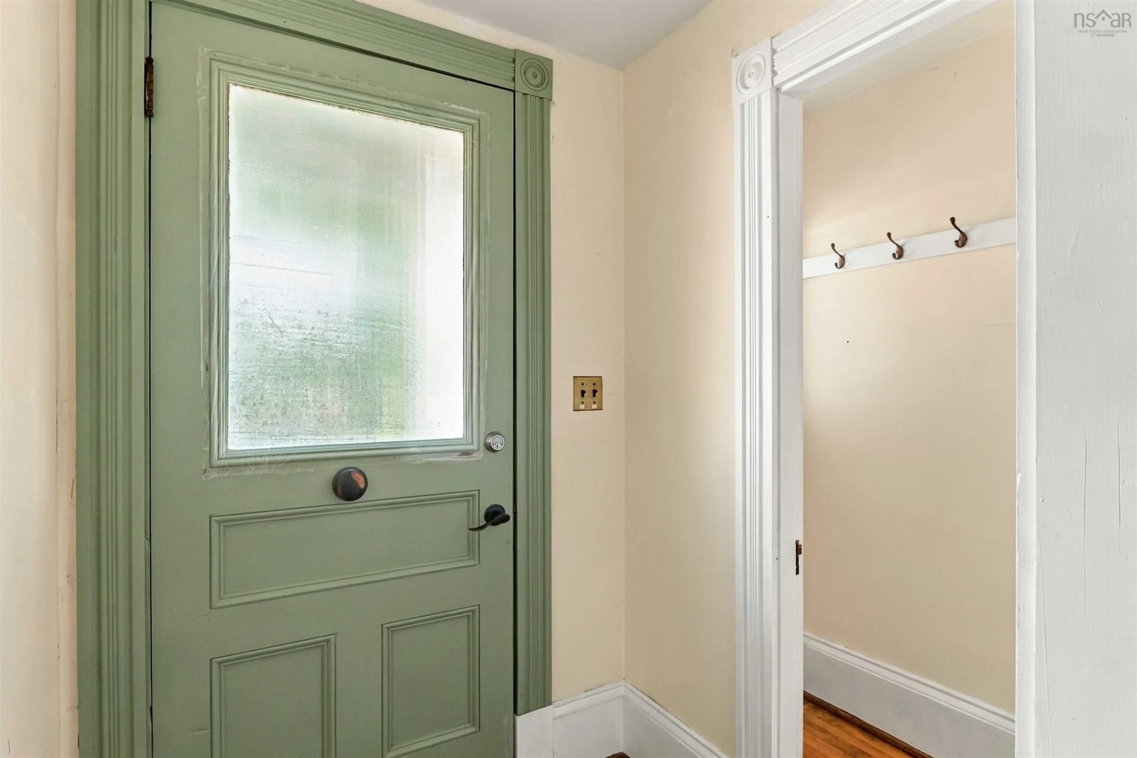 Indoor entryway for 1107 Middle St, Port Williams Nova Scotia B0P 1T0