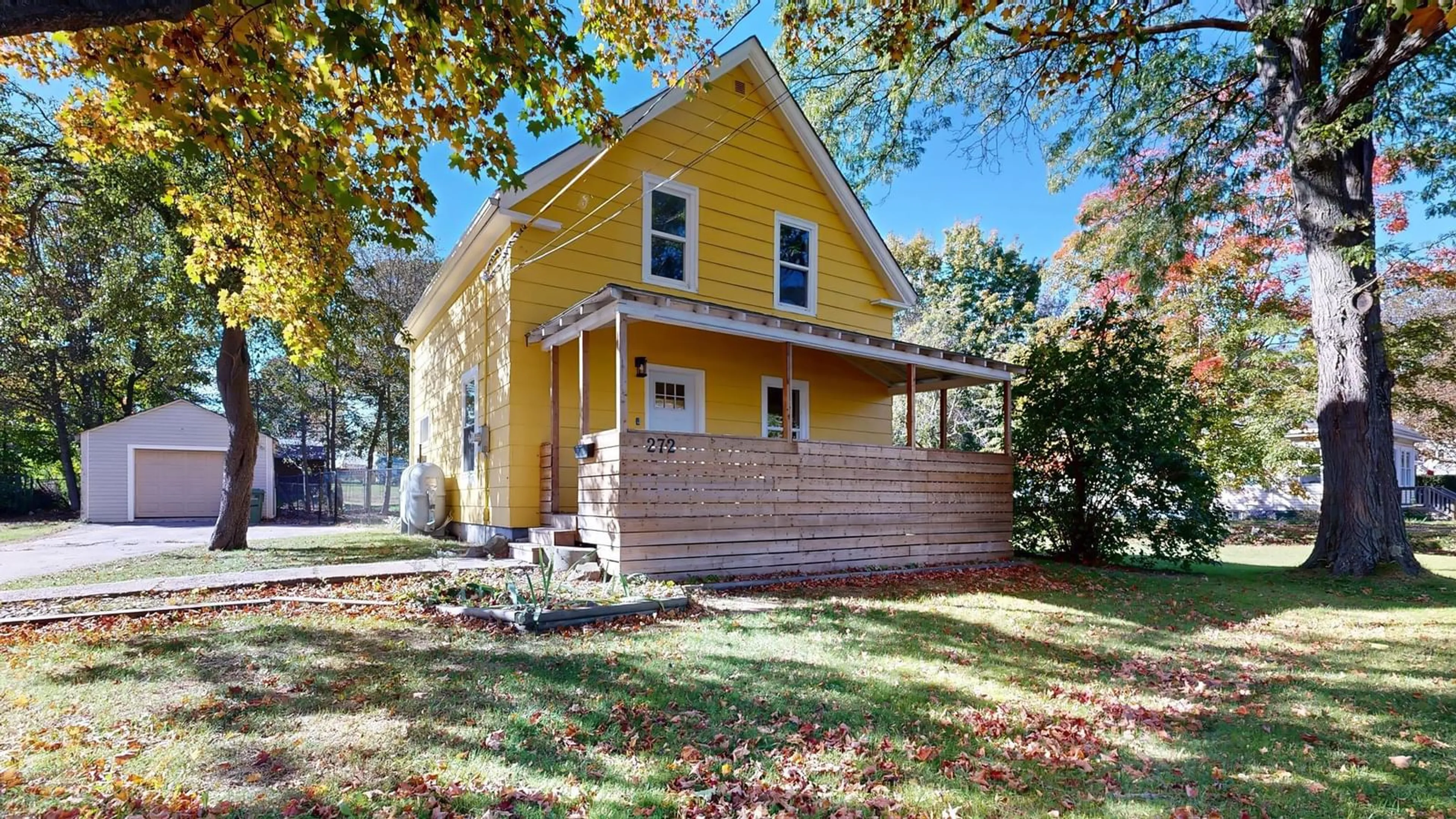 Home with vinyl exterior material, street for 272 Bridge St, Kentville Nova Scotia B4N 2G2