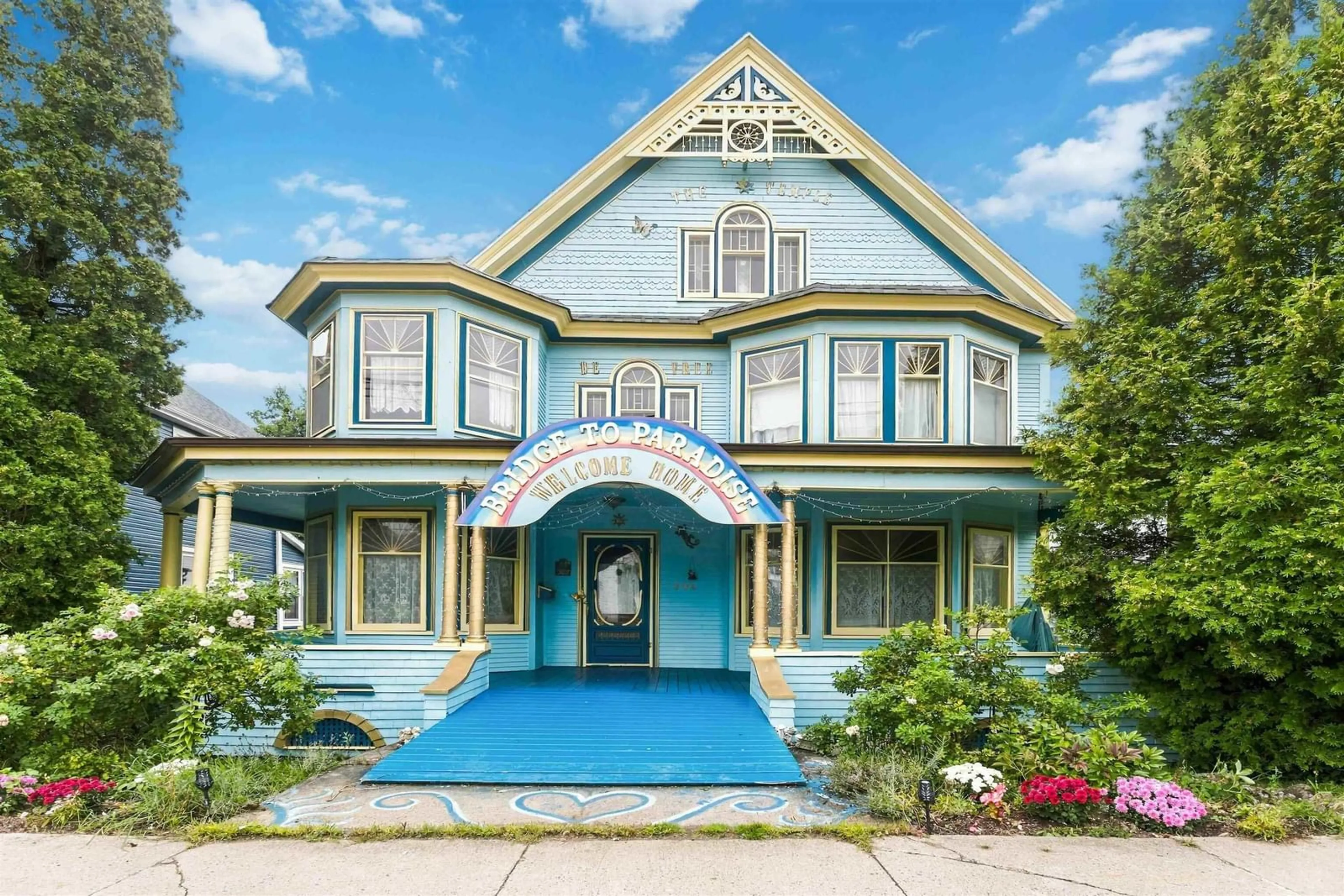 Home with vinyl exterior material, street for 304 Granville St, Bridgetown Nova Scotia B0S 1C0