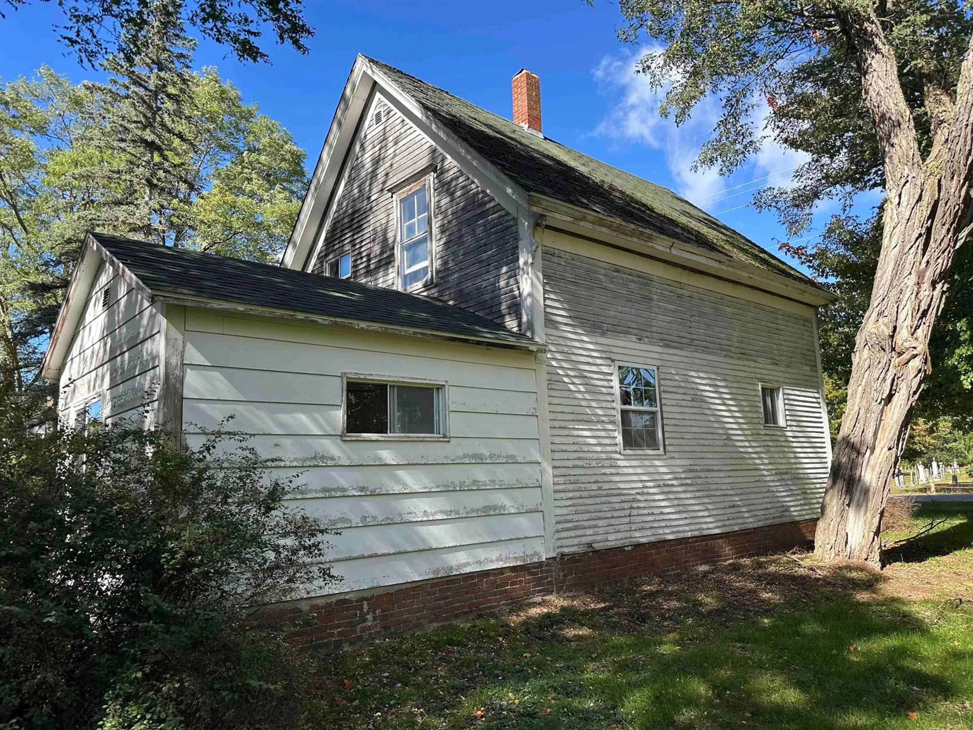 Home with vinyl exterior material, unknown for 2090 Highway 1, Auburn Nova Scotia B0P 1A0