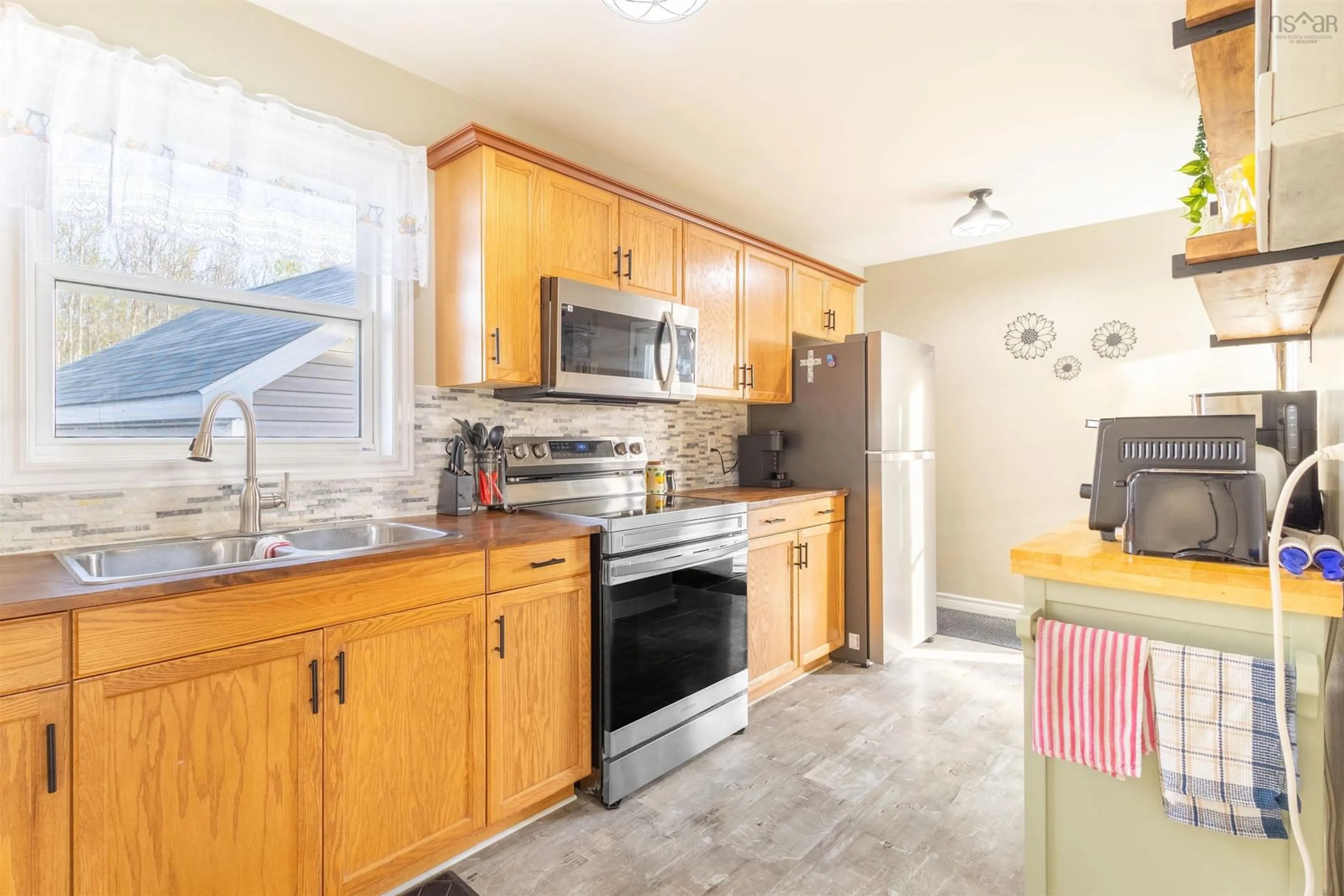 Standard kitchen, ceramic/tile floor for 25 Macdonald Cres, Sydney Mines Nova Scotia B1H 3H5