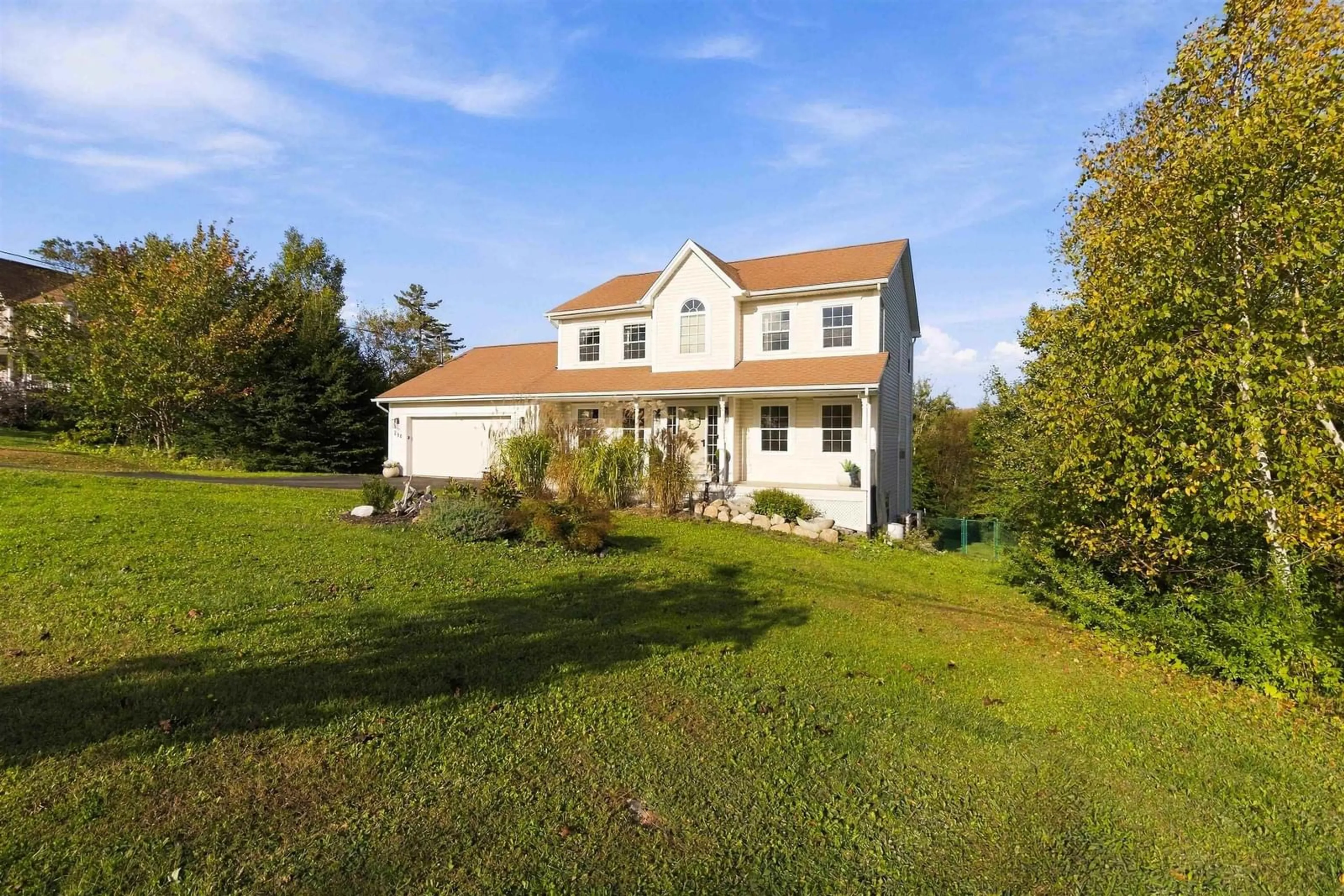 A pic from outside/outdoor area/front of a property/back of a property/a pic from drone, unknown for 254 Robert St, Fall River Nova Scotia B2T 1H7