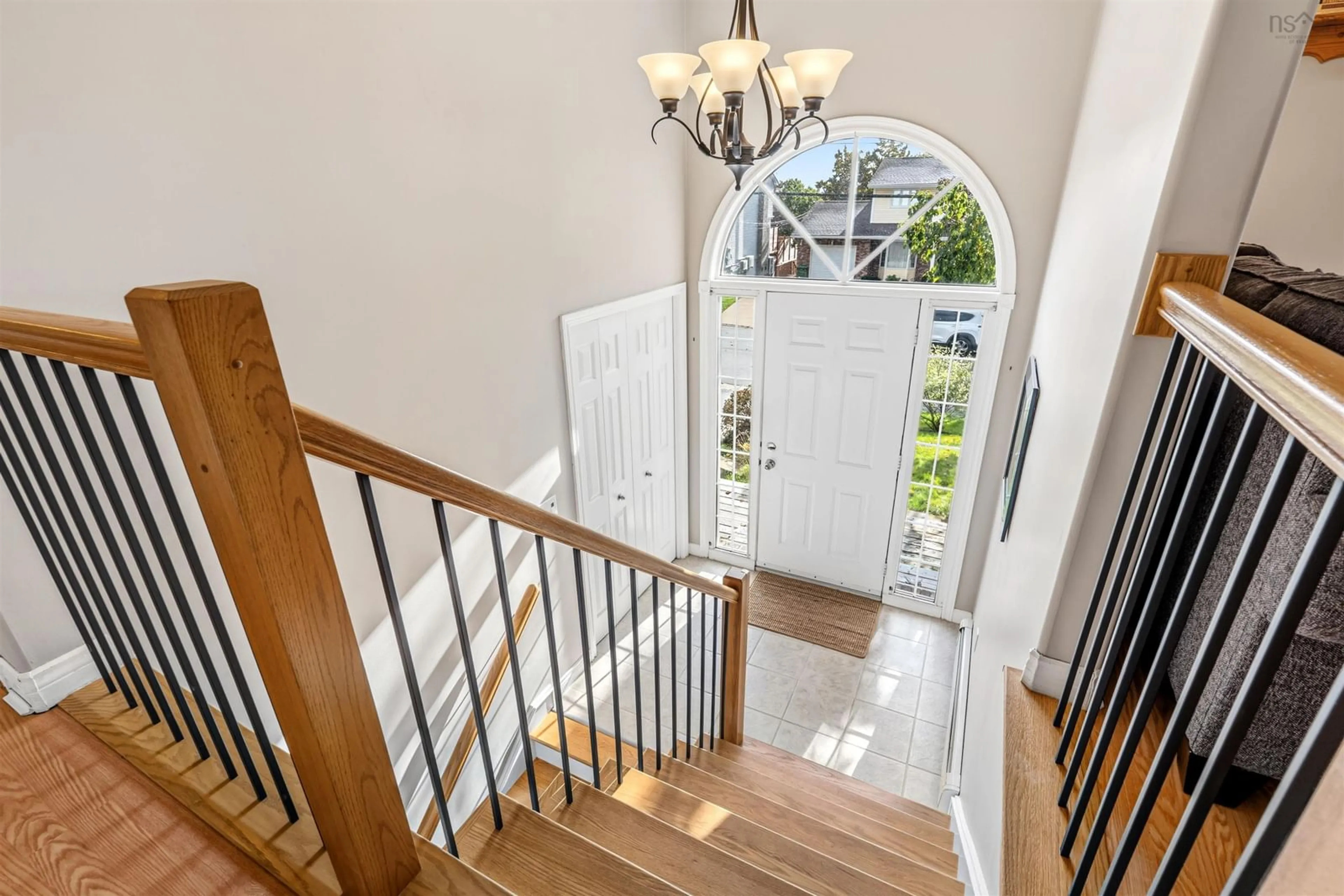 Indoor entryway for 44 Clearview Drive, Bedford Nova Scotia B4A 3C8