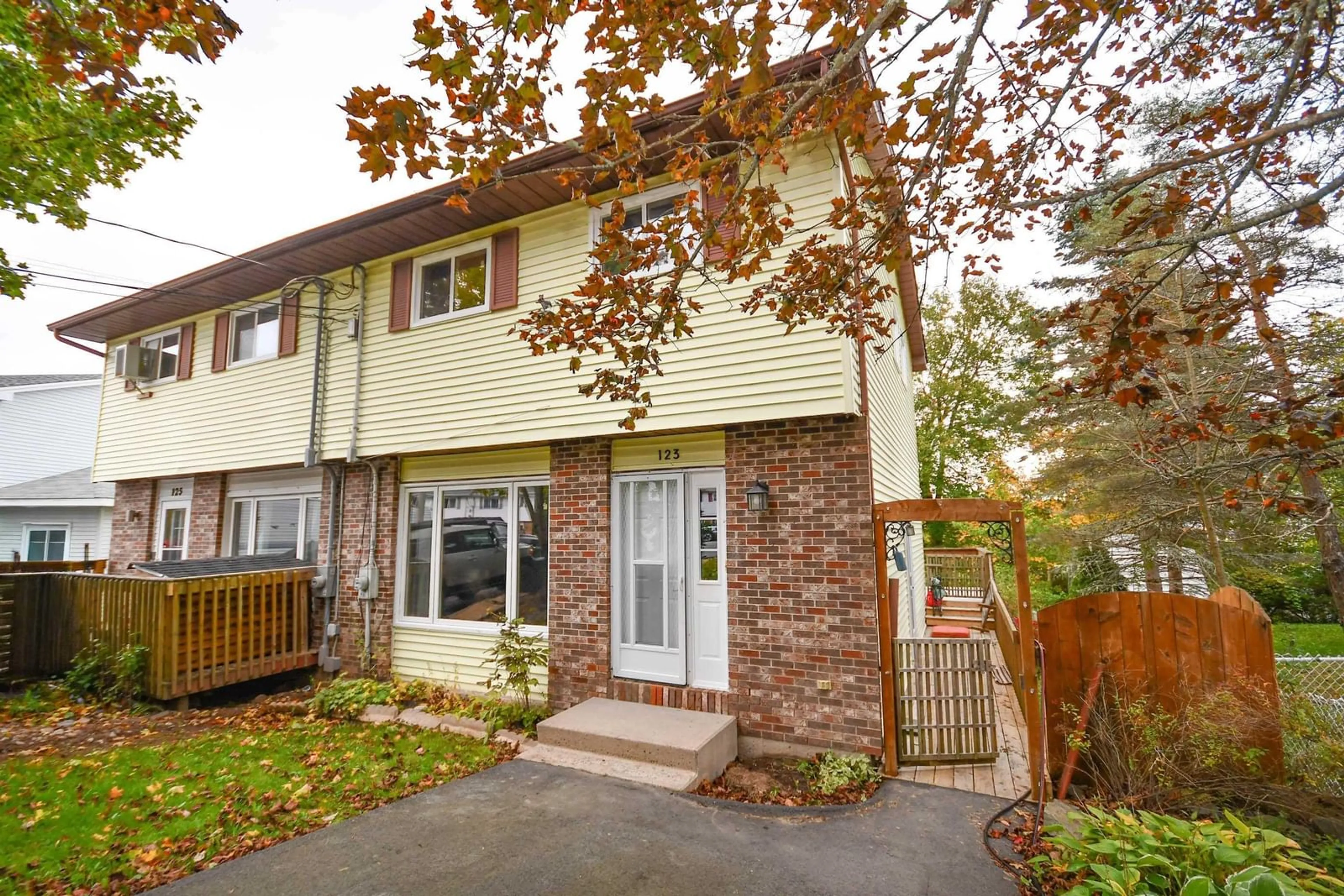 Home with vinyl exterior material, street for 123 Gloria Crt, Lower Sackville Nova Scotia B4E 1Y1