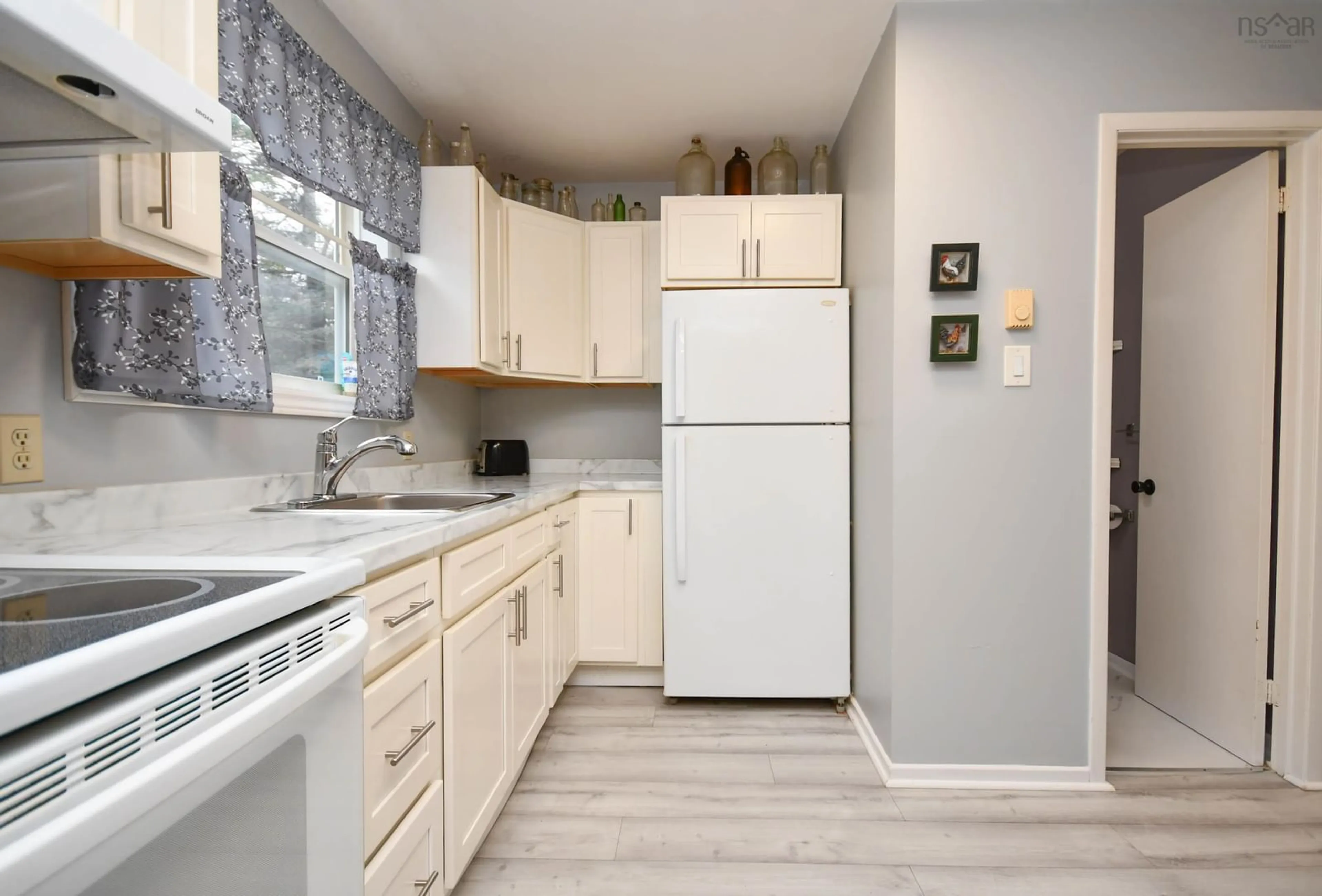 Standard kitchen, unknown for 123 Gloria Crt, Lower Sackville Nova Scotia B4E 1Y1