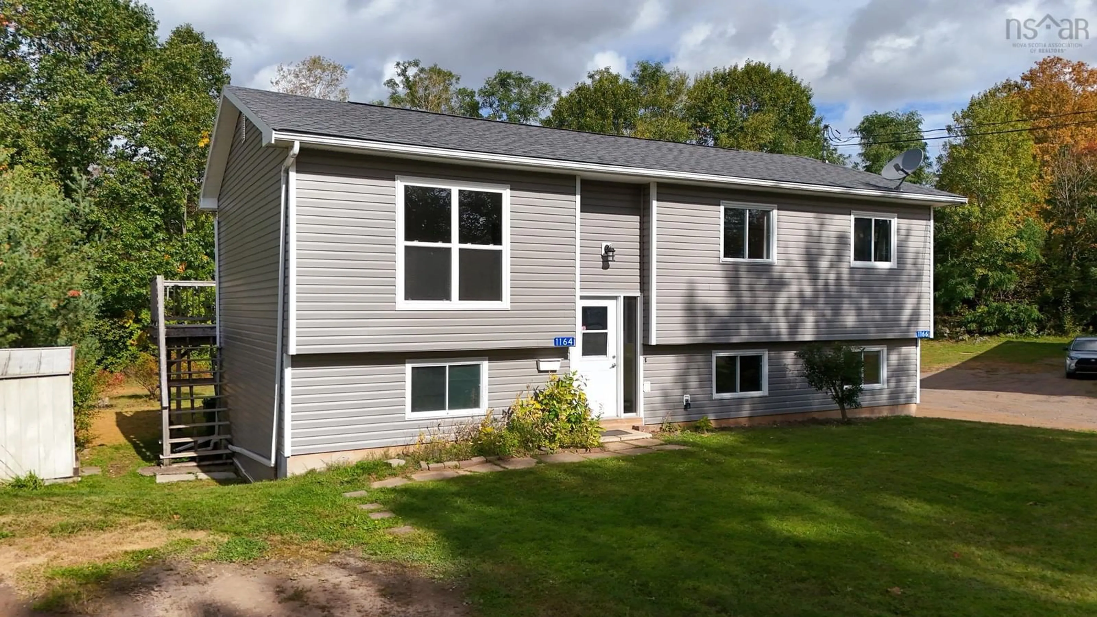 Home with vinyl exterior material, building for 1164 & 1166 Giffin Crt, North Kentville Nova Scotia B4N 1A1