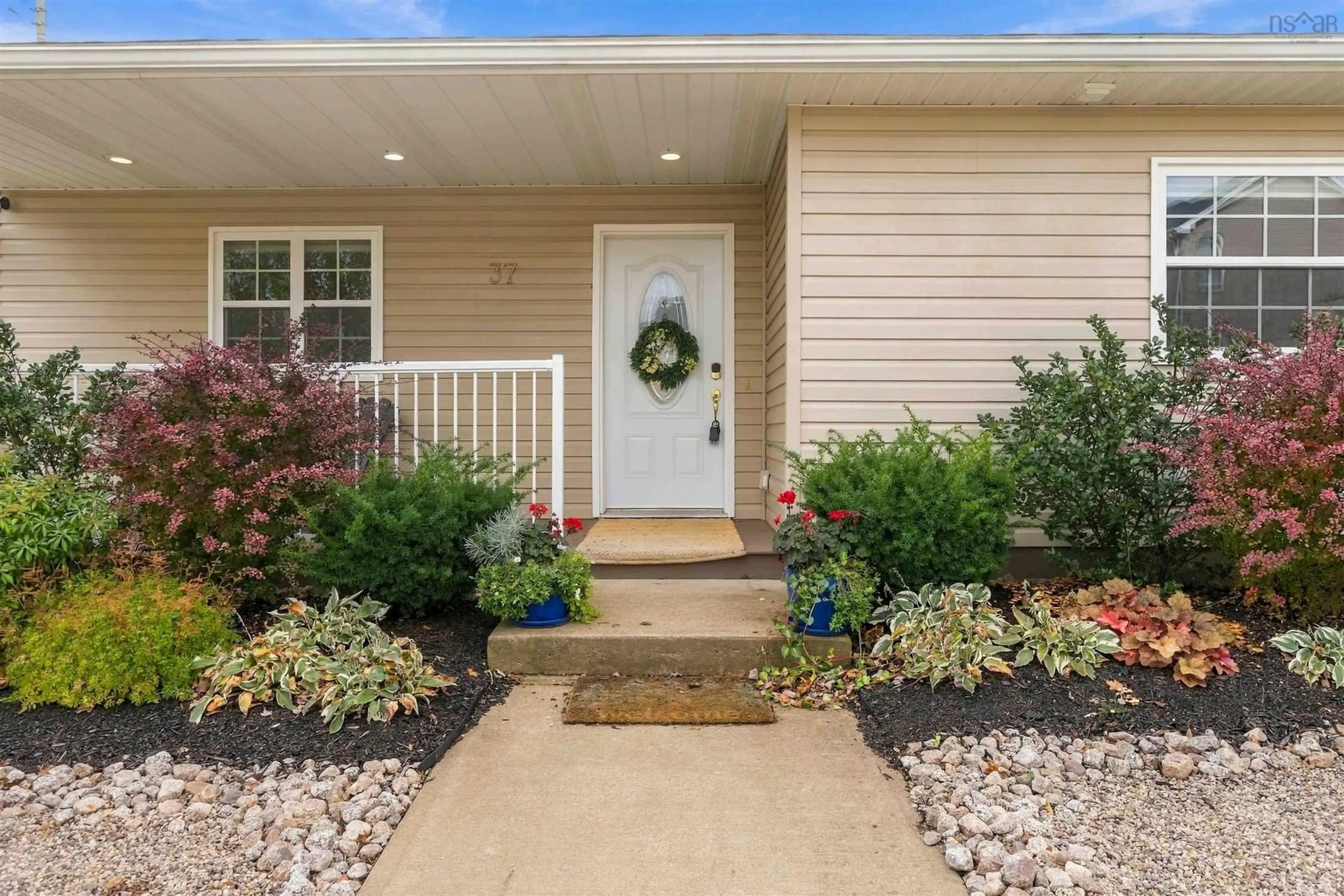 Home with vinyl exterior material, street for 37 Bigelow St, Wolfville Nova Scotia B4P 0A1