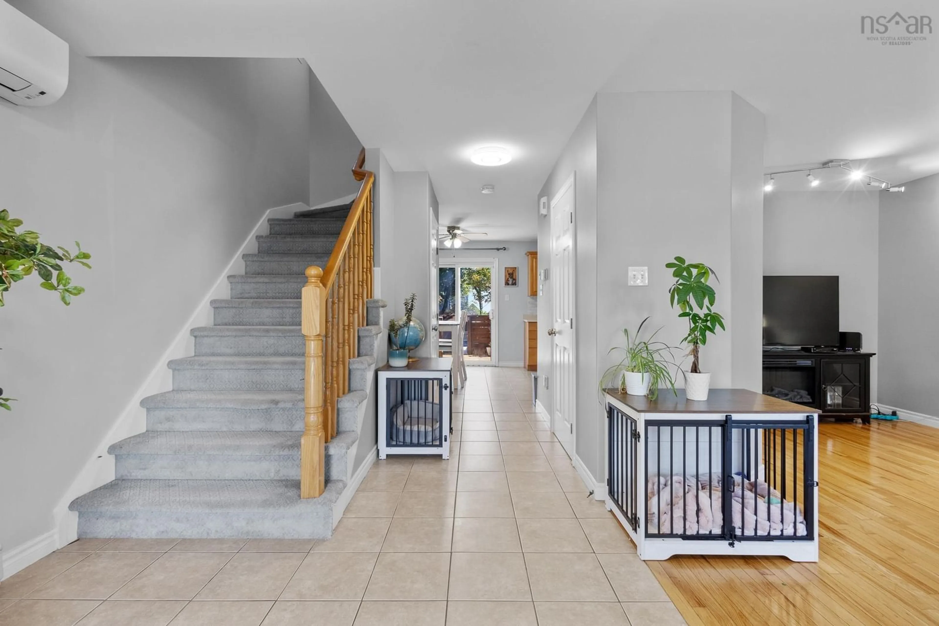 Indoor foyer for 71 Yoon Crt, Timberlea Nova Scotia B3T 2K4