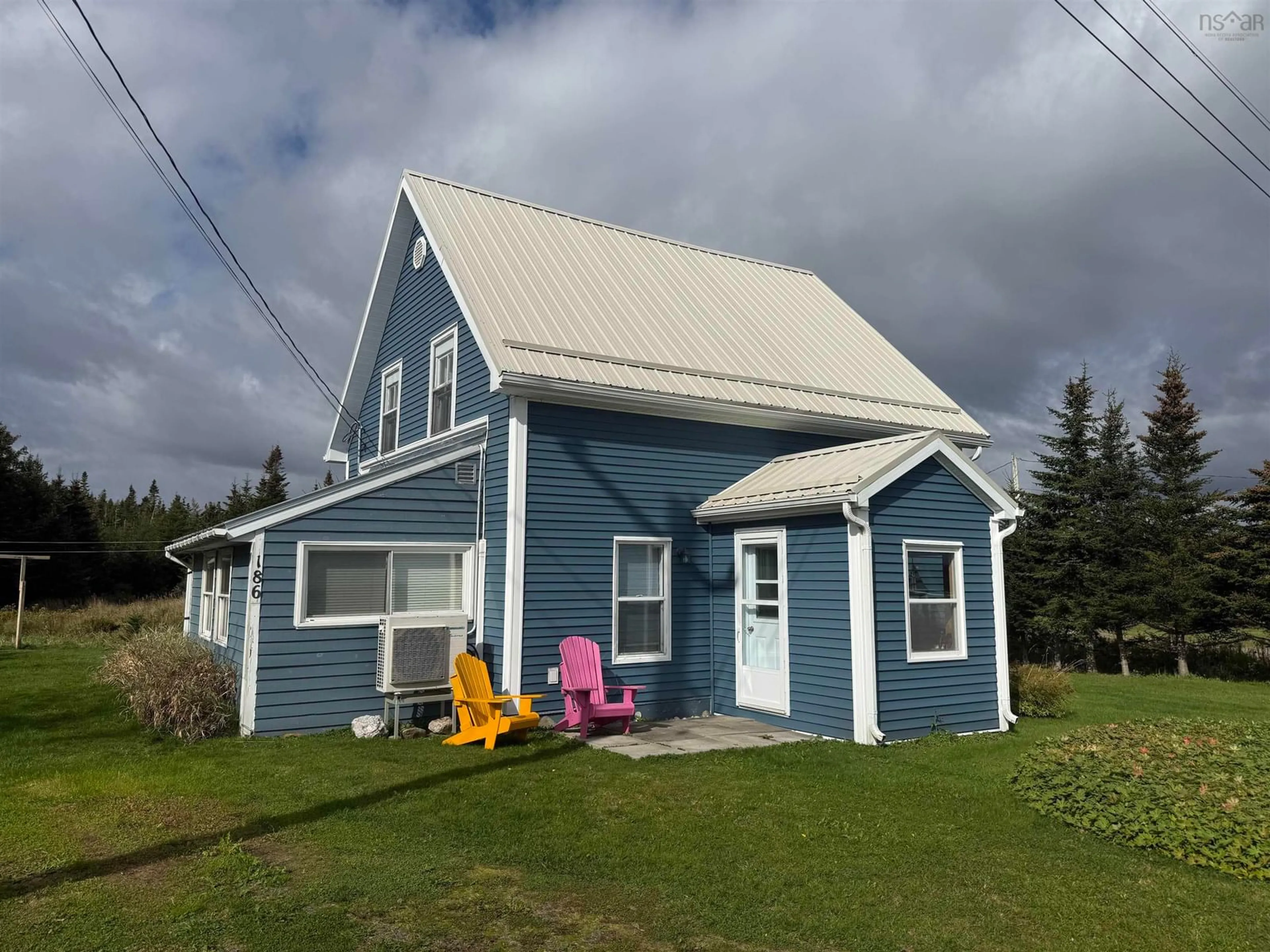 Home with vinyl exterior material, building for 186 Port Bickerton Village Rd, Port Bickerton Nova Scotia B0J 1A0