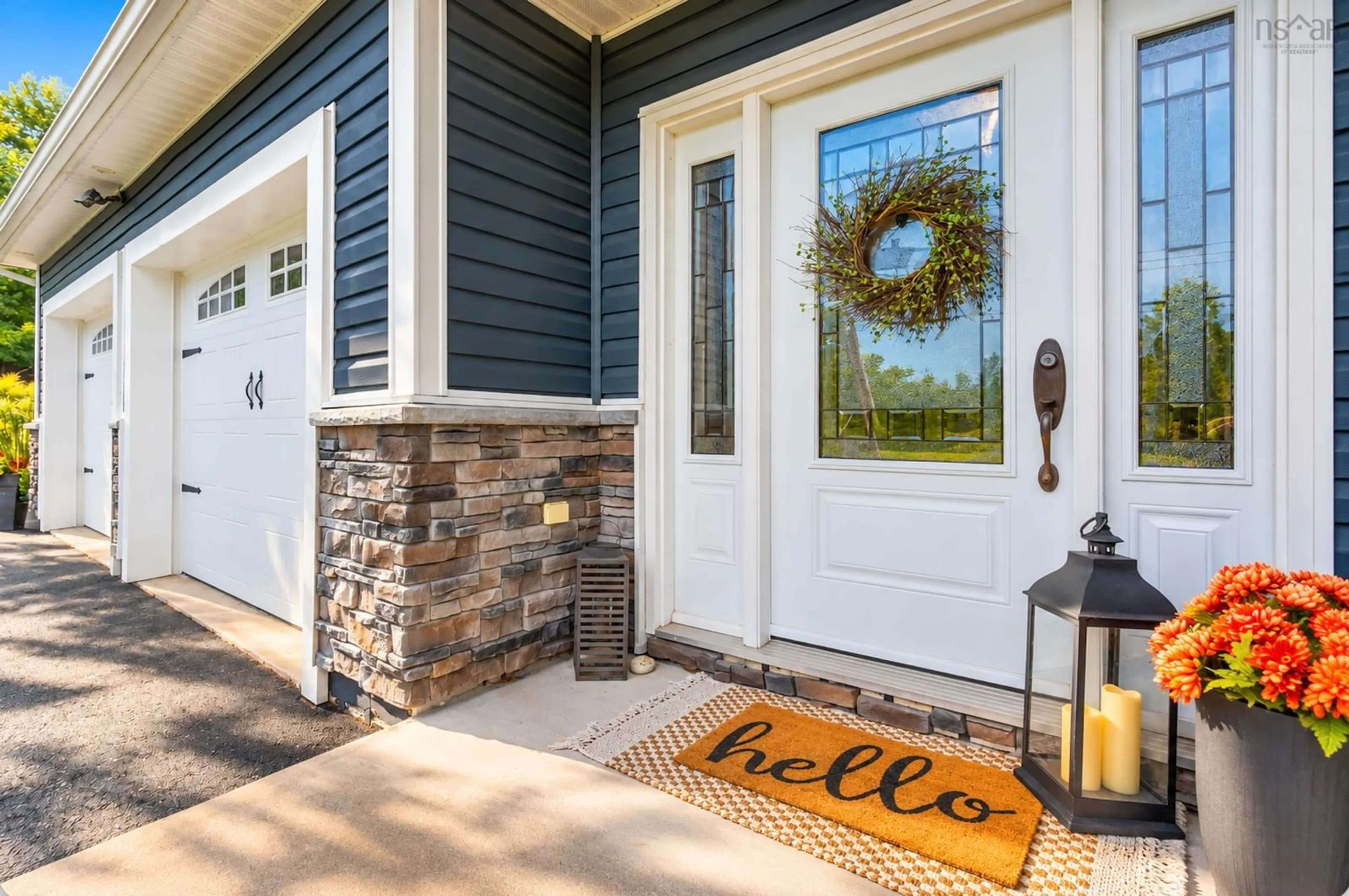 Indoor entryway for 1563 Sarah Dr, Coldbrook Nova Scotia B4R 1A1