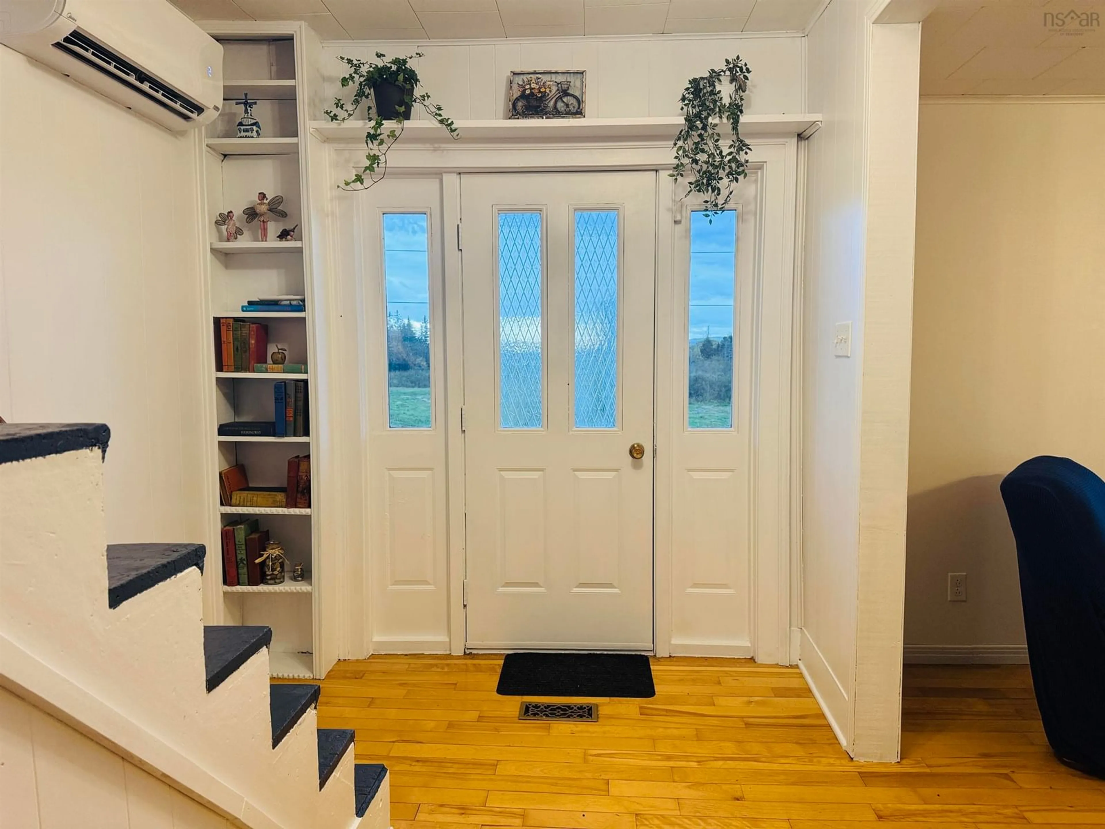Indoor entryway for 489 Prospect Rd, Parrsboro Nova Scotia B0M 1S0