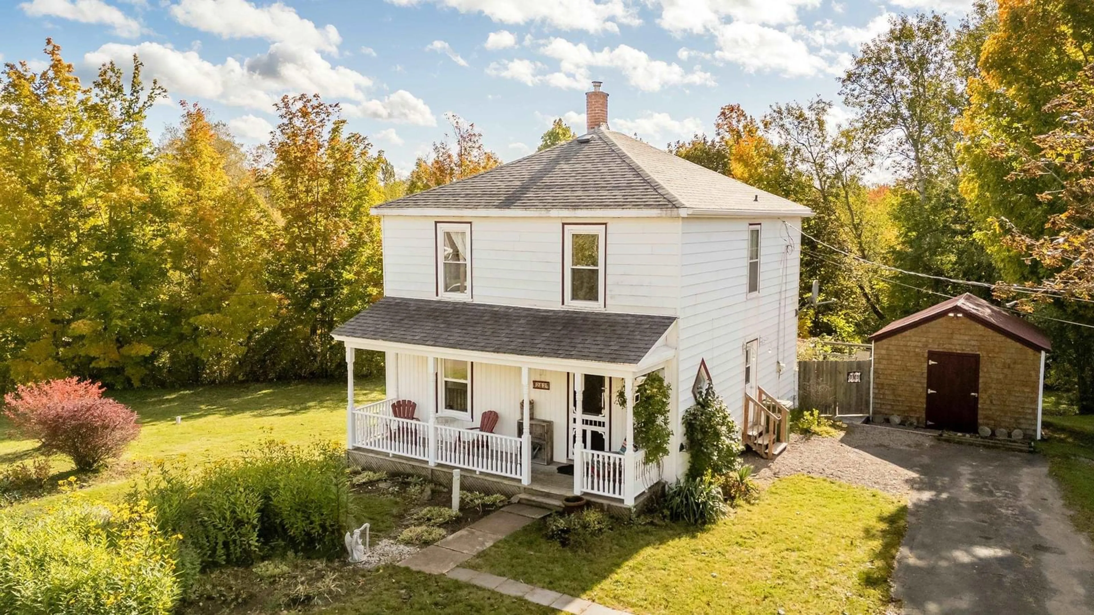 A pic from outside/outdoor area/front of a property/back of a property/a pic from drone, unknown for 212 Marshall St, Middleton Nova Scotia B0S 0B2