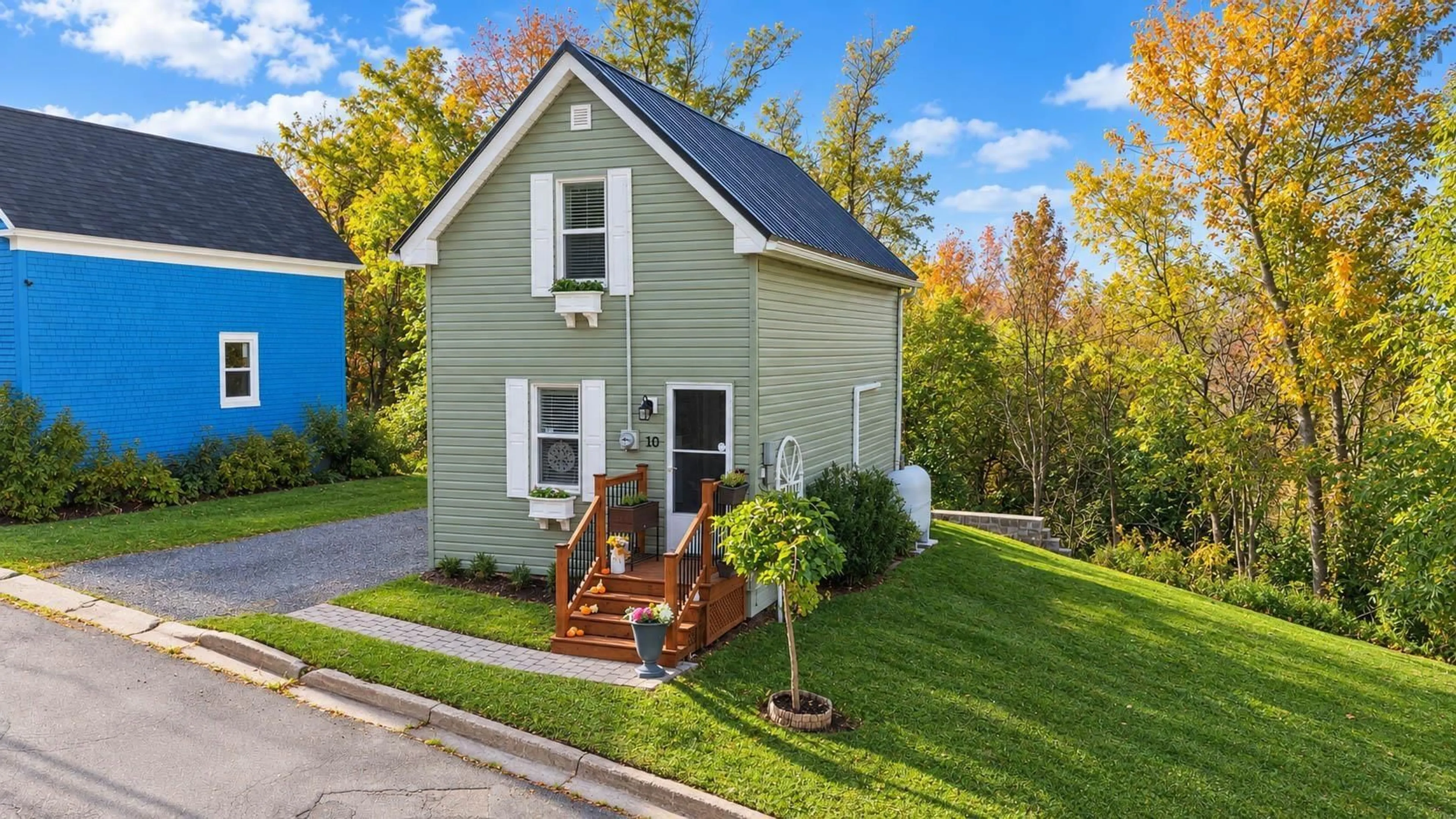 Home with vinyl exterior material, street for 10 Oak St, Trenton Nova Scotia B0K 1X0
