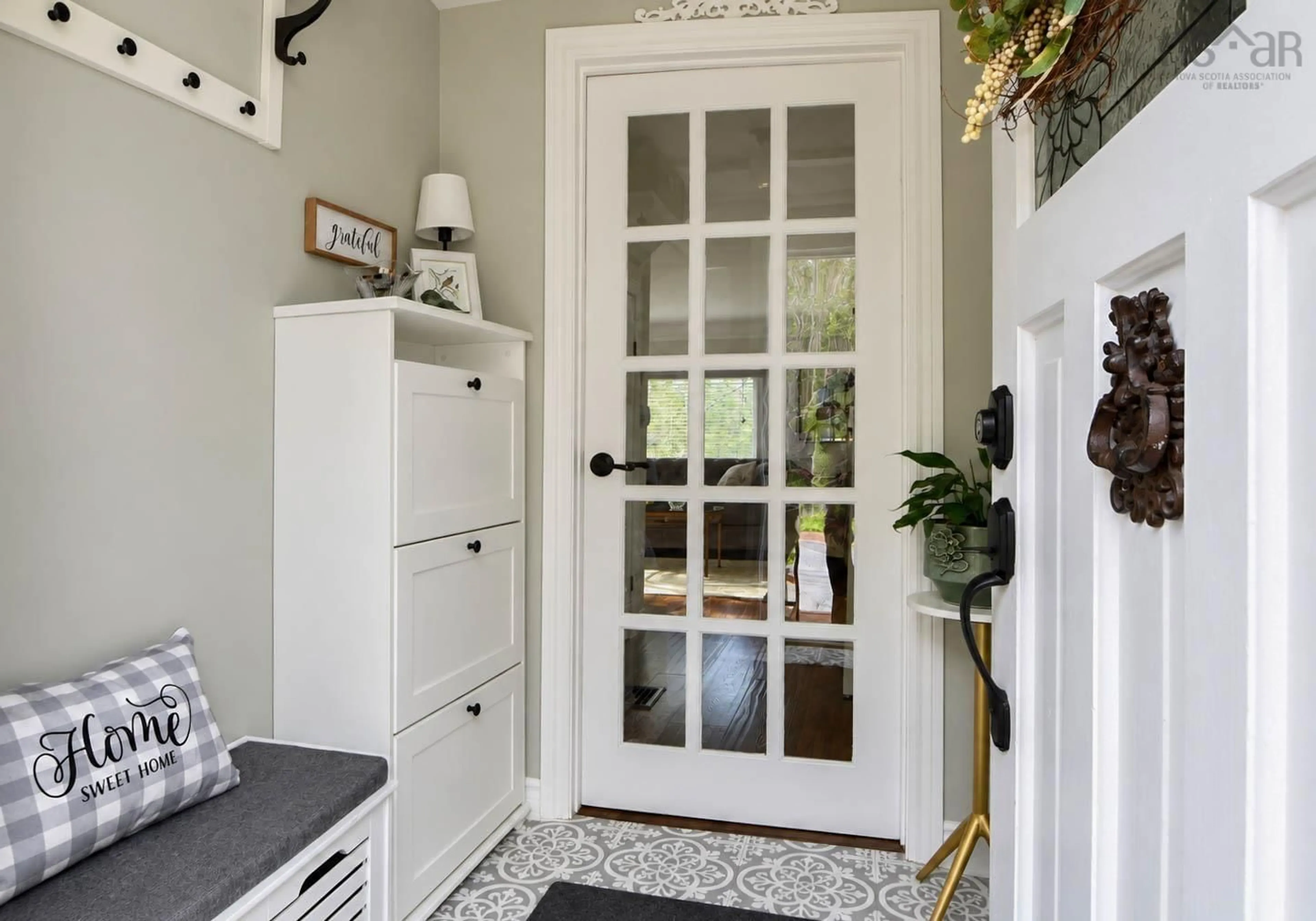 Indoor entryway for 10 Oak St, Trenton Nova Scotia B0K 1X0