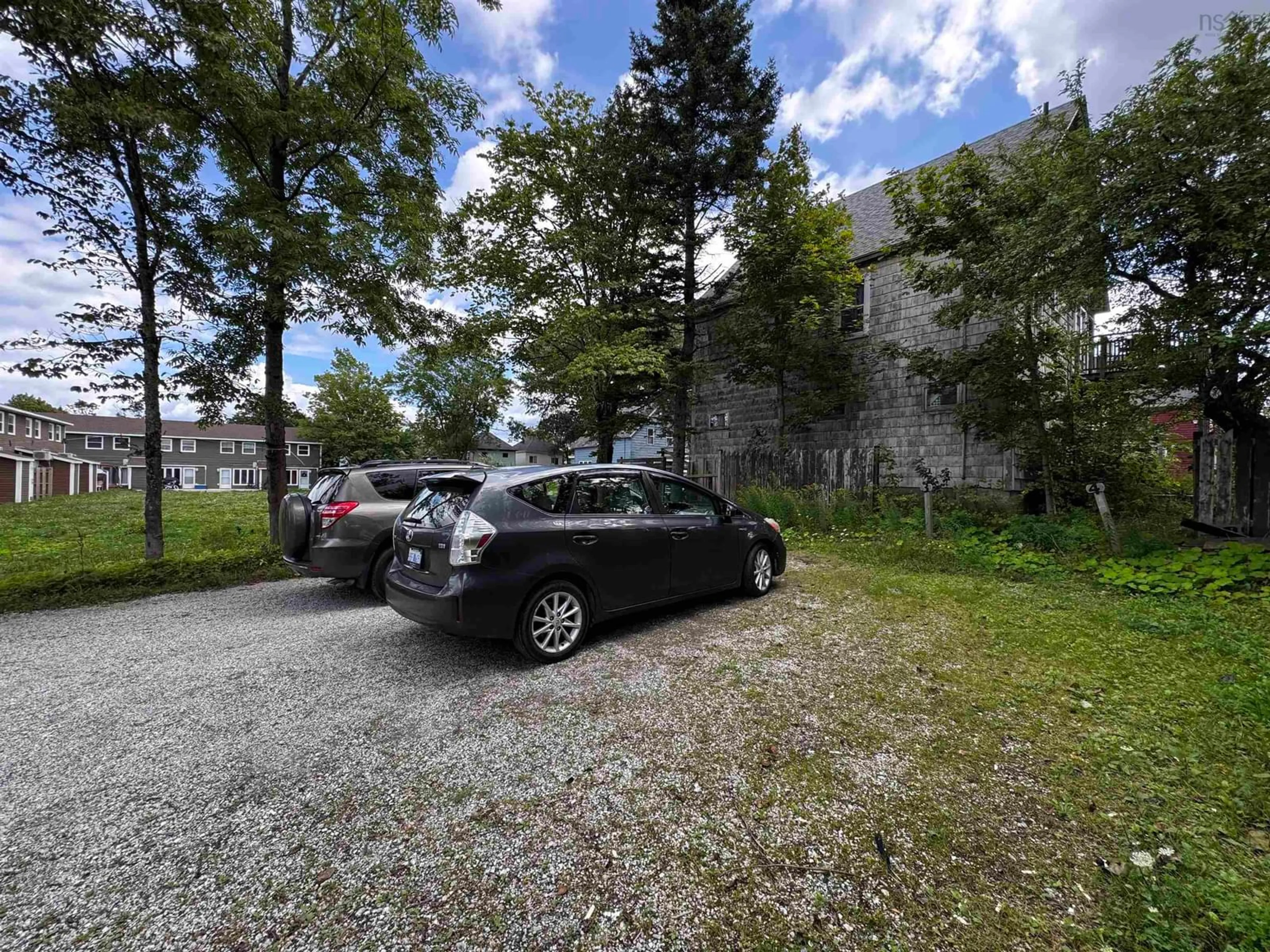 Parking for 100 York St, Sydney Nova Scotia B1P 6B4