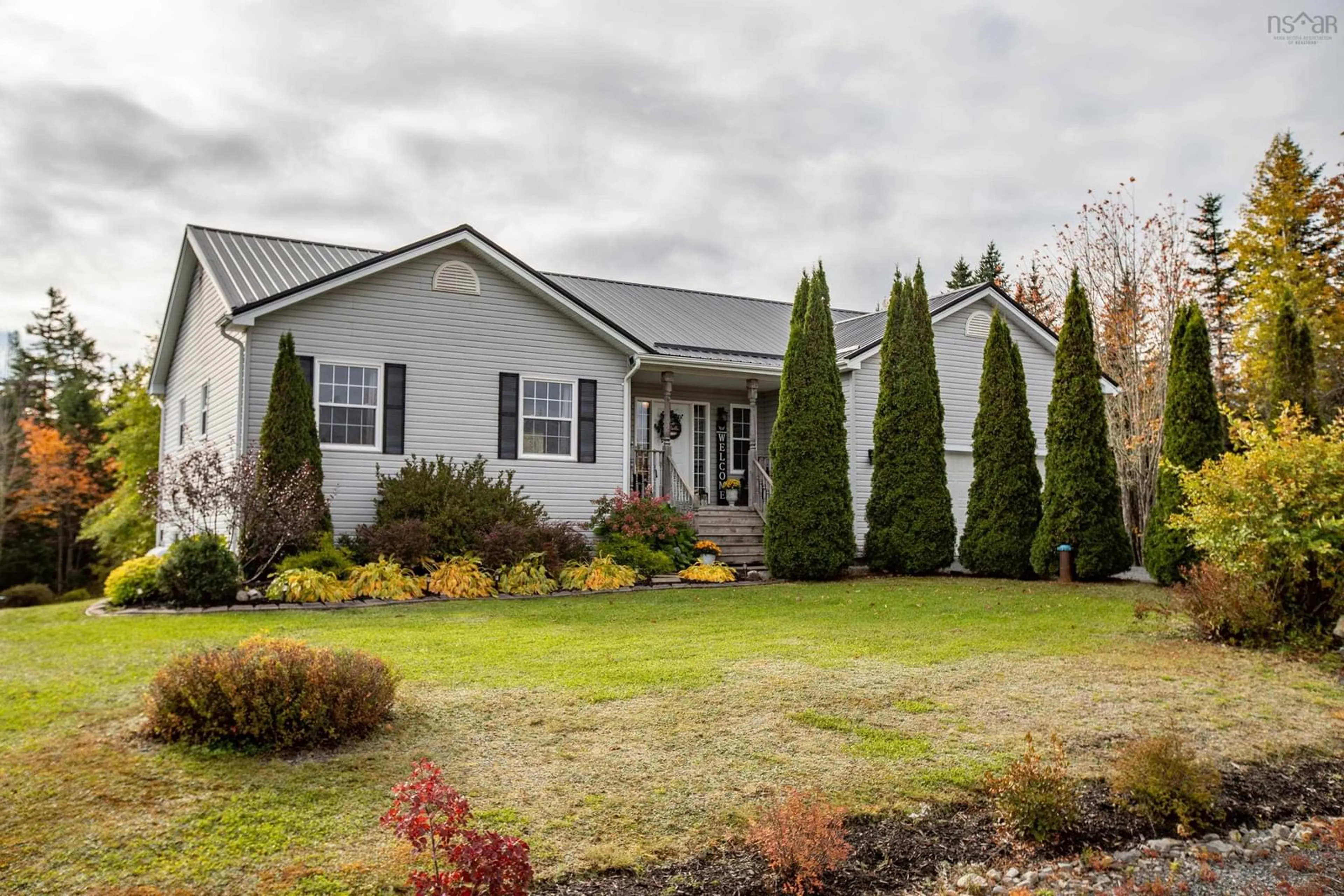 Home with vinyl exterior material, unknown for 397 Rochester Dr, Hammonds Plains Nova Scotia B4B 1V7