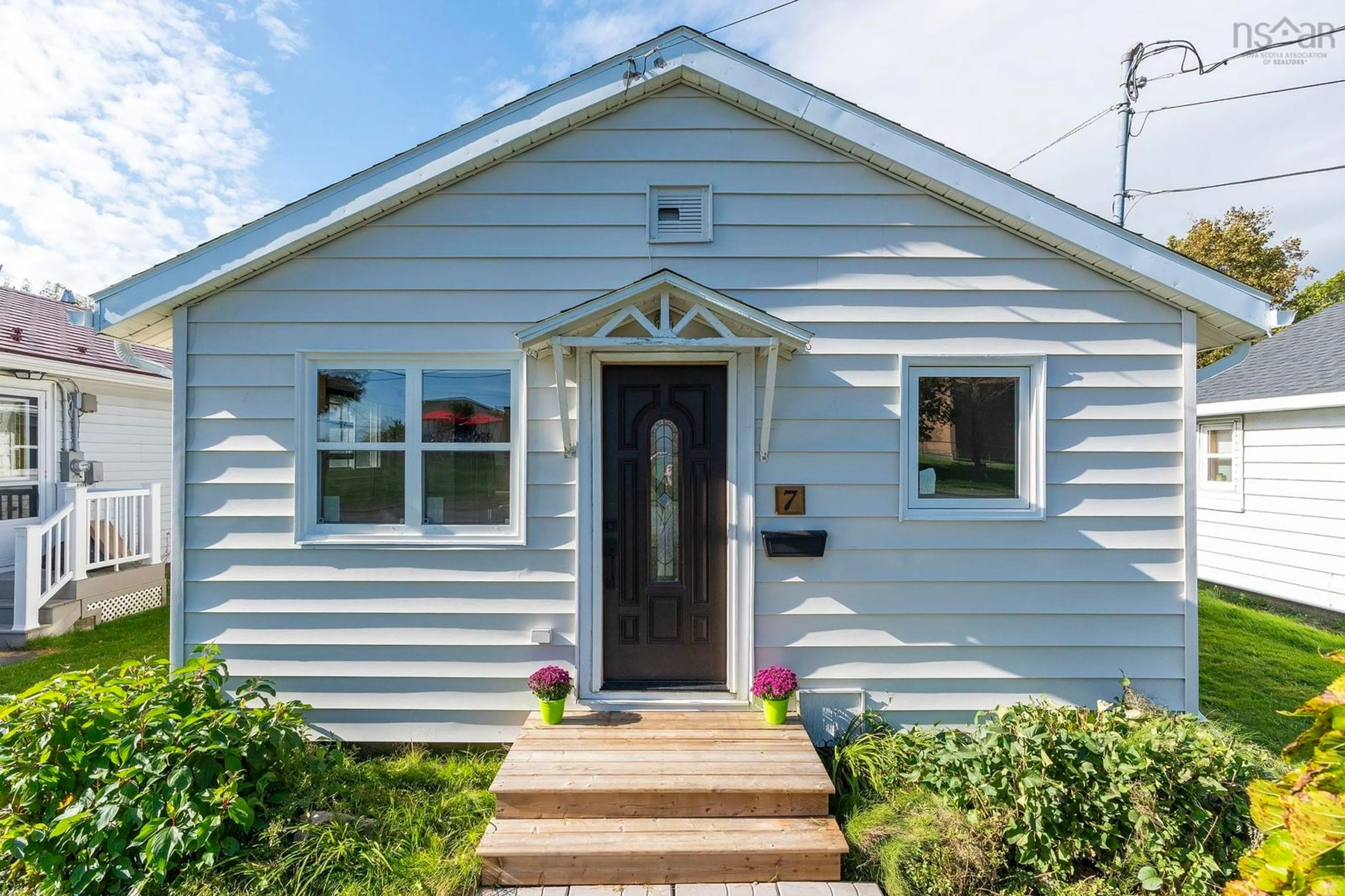 Home with vinyl exterior material, street for 7 Osborne Ave, Dartmouth Nova Scotia B2W 1H7