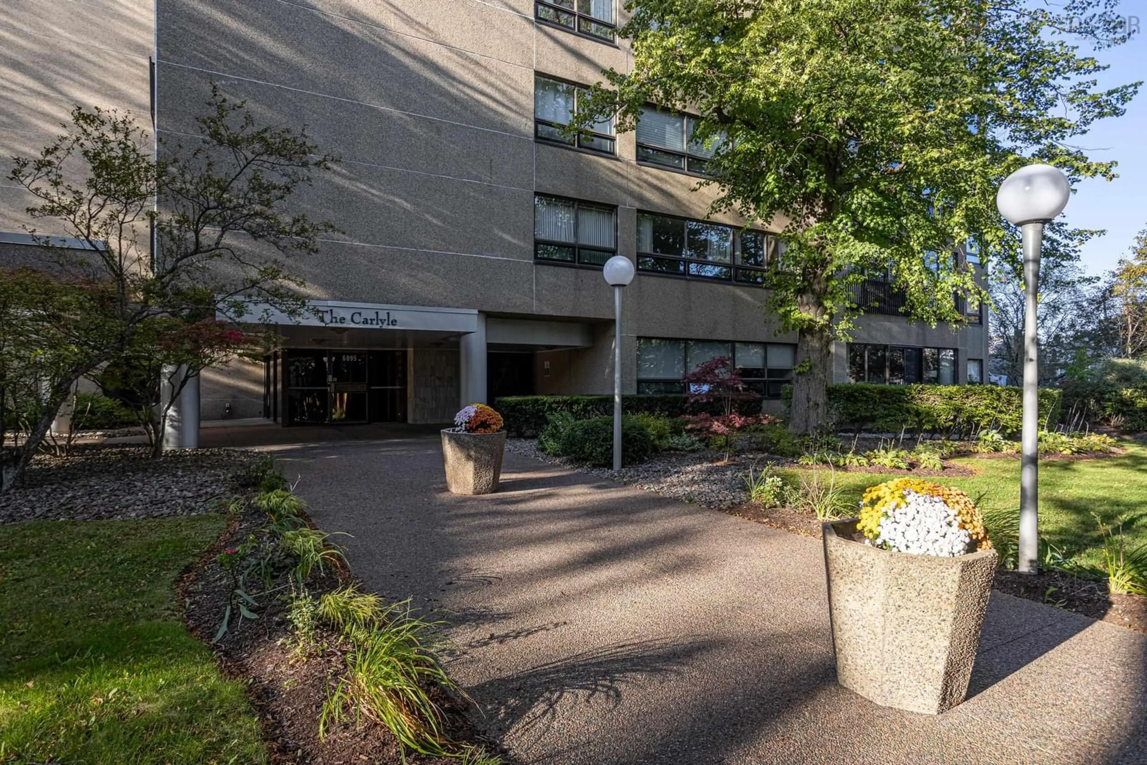 Indoor foyer for 6095 Coburg Rd #701, Halifax Nova Scotia B3H 4K1