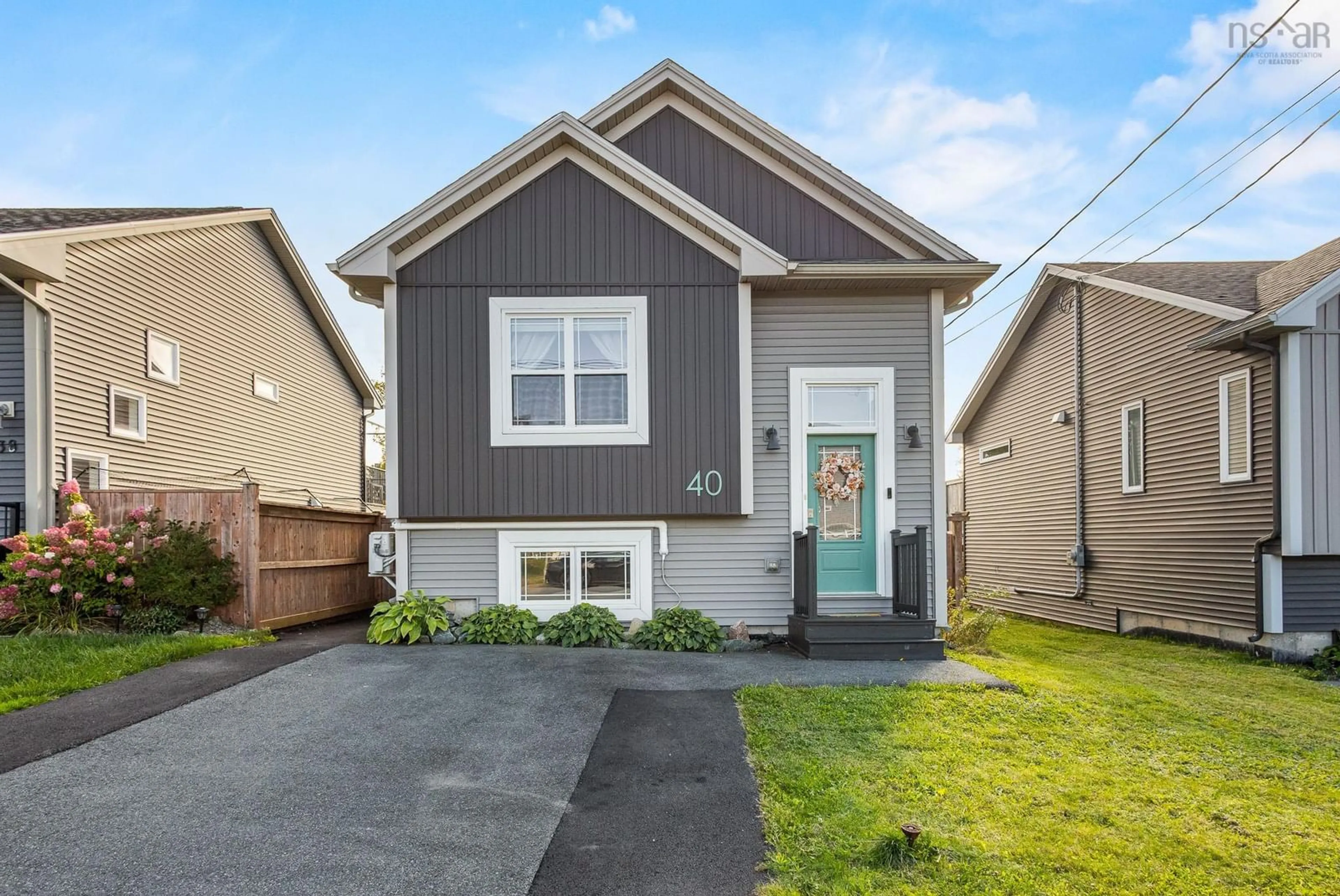 Home with vinyl exterior material, street for 40 Boyne Crt, Eastern Passage Nova Scotia B3G 0H1