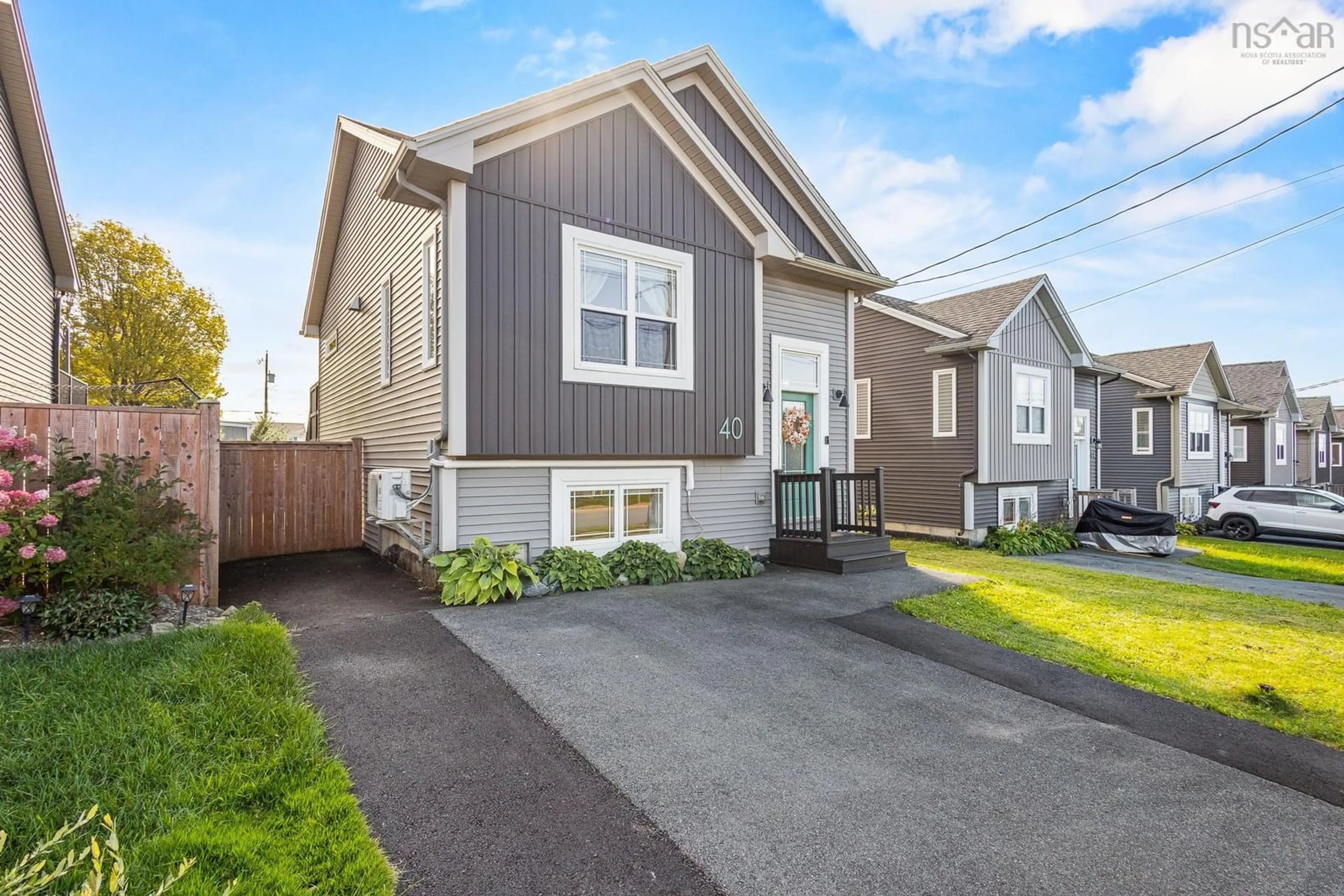 Home with vinyl exterior material, street for 40 Boyne Crt, Eastern Passage Nova Scotia B3G 0H1