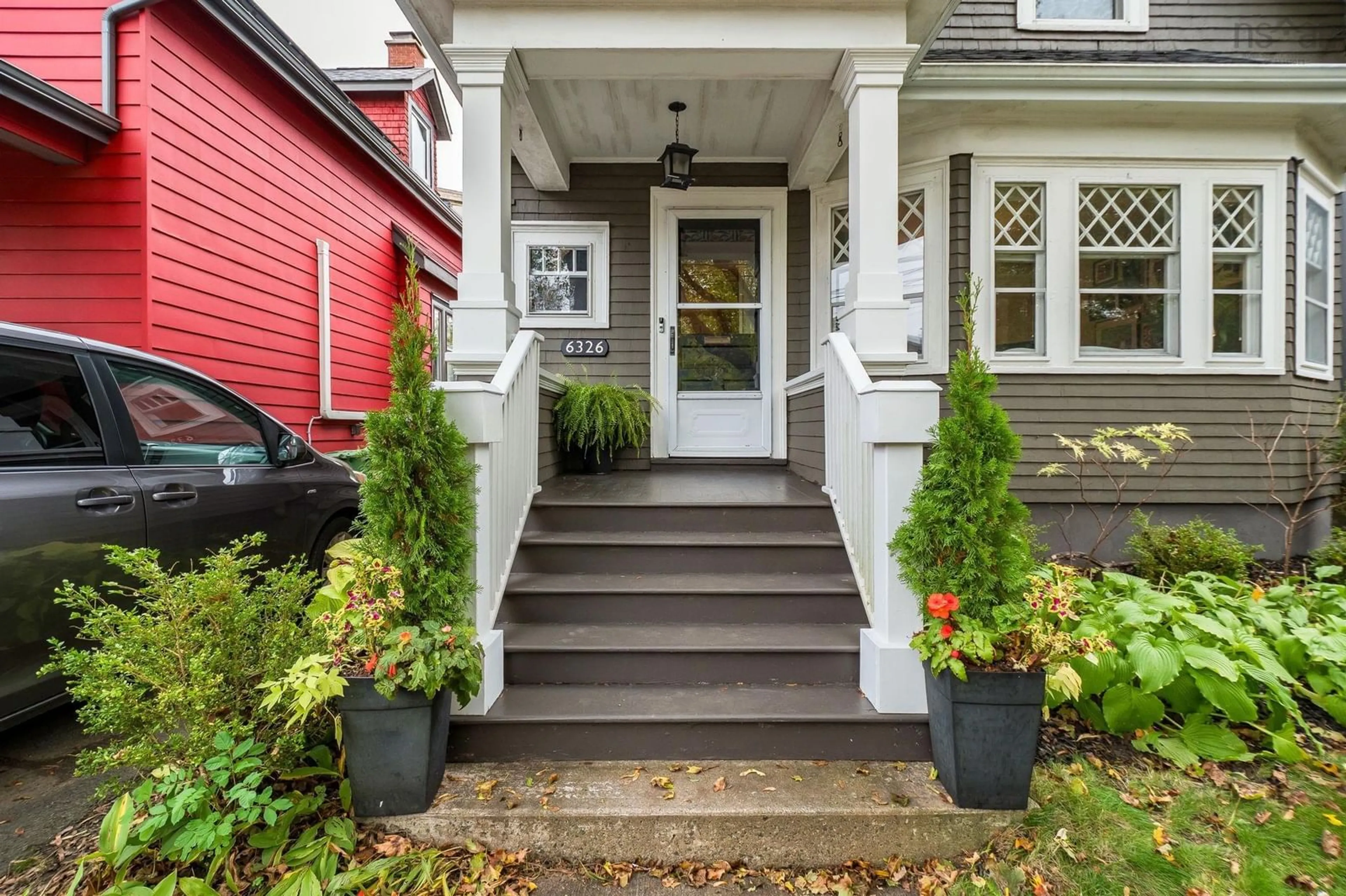 Indoor entryway for 6326 Norwood St, Halifax Nova Scotia B3H 2L1